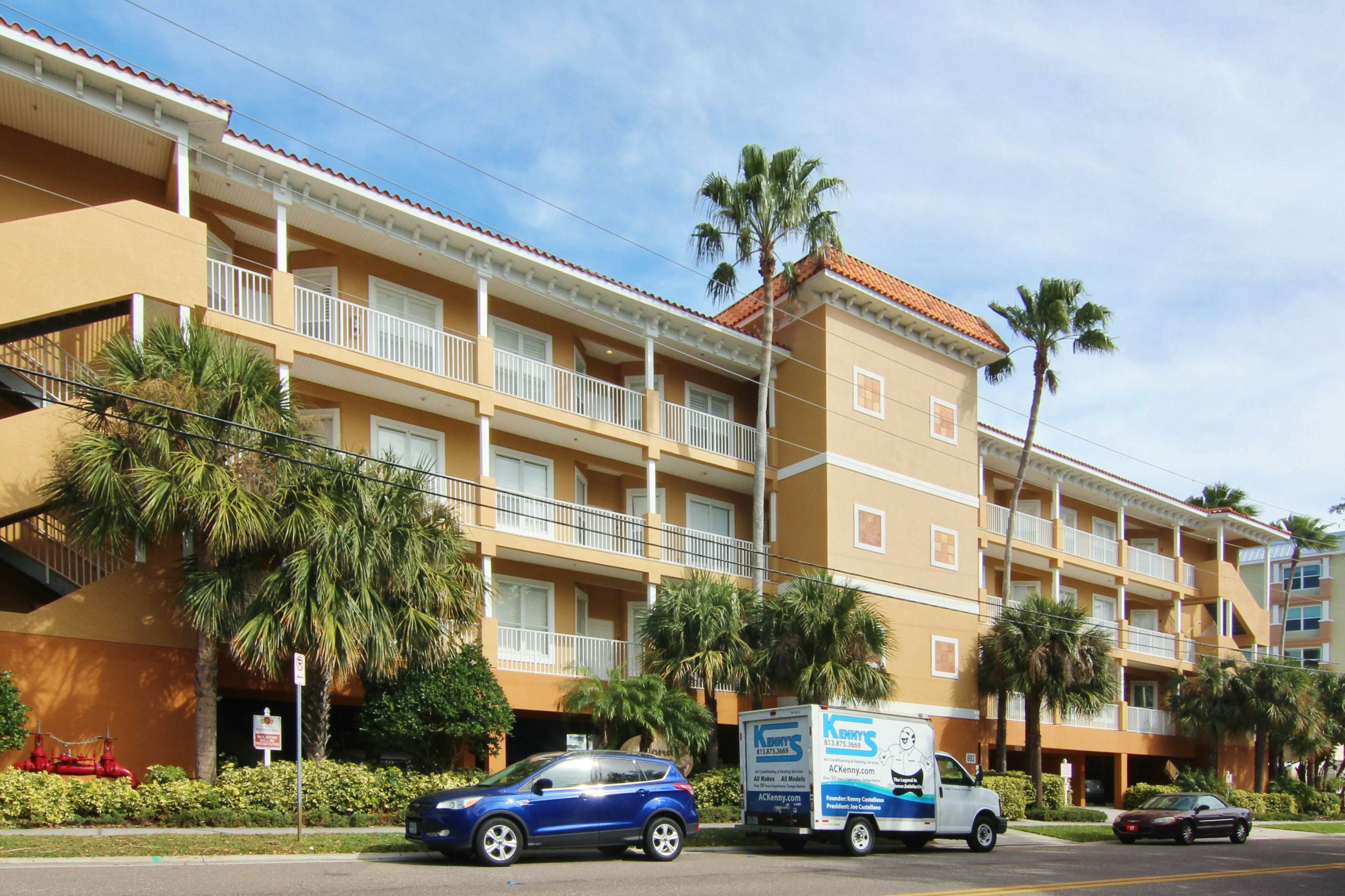 Upscale waterfront condo with heated pool & spa - walk to Clearwater Beach