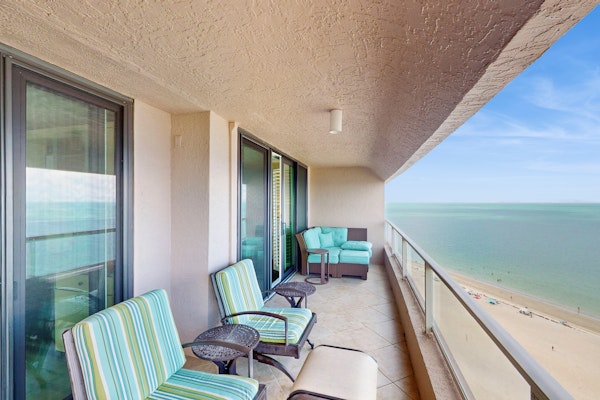 Luxe penthouse with balcony sweeping views heated pool spa hot tub and gym