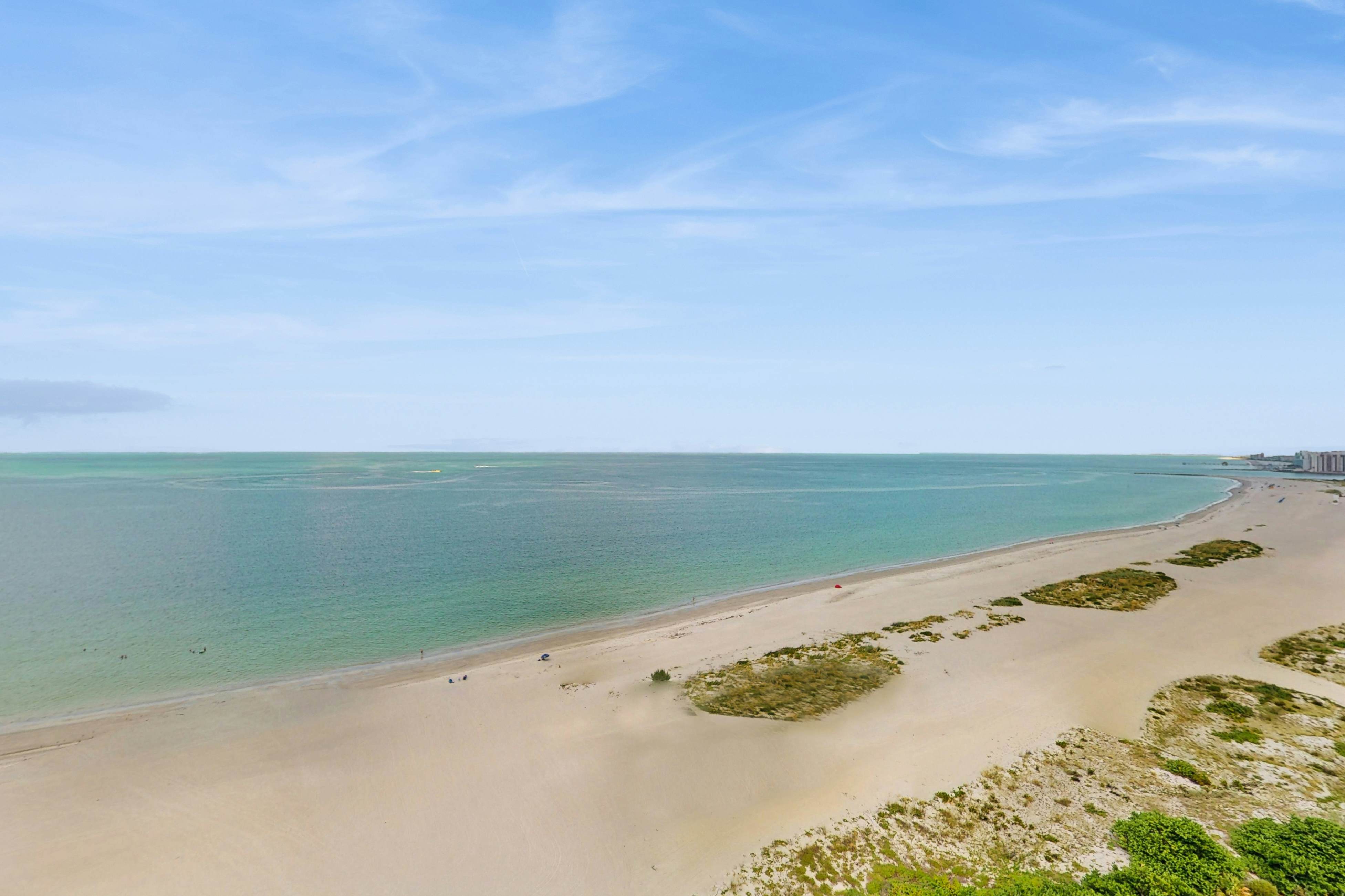 Luxe penthouse with balcony, sweeping views, heated pool, spa, hot tub & gym