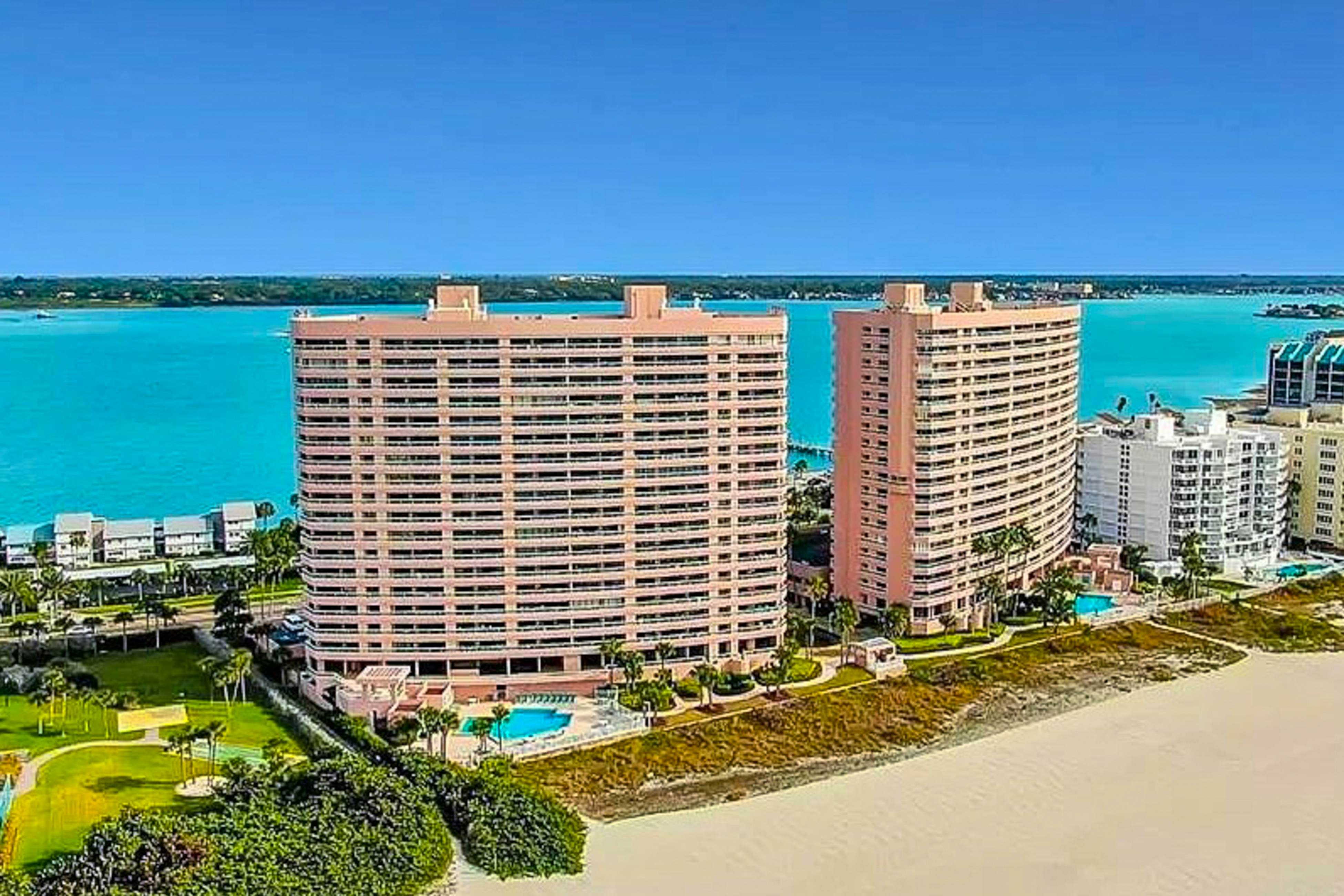 Luxe penthouse with balcony, sweeping views, heated pool, spa, hot tub & gym