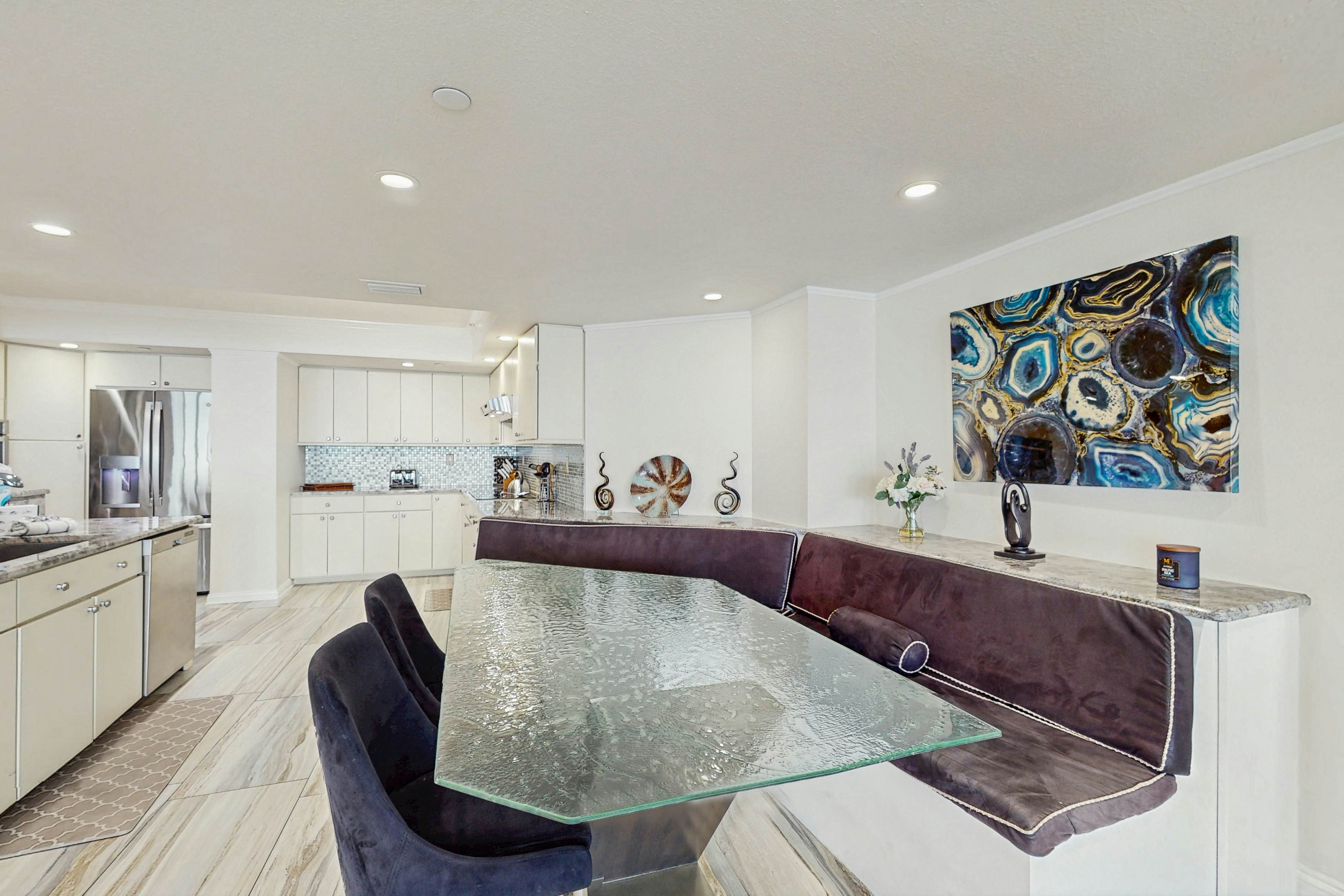 Luxe penthouse with balcony, sweeping views, heated pool, spa, hot tub & gym