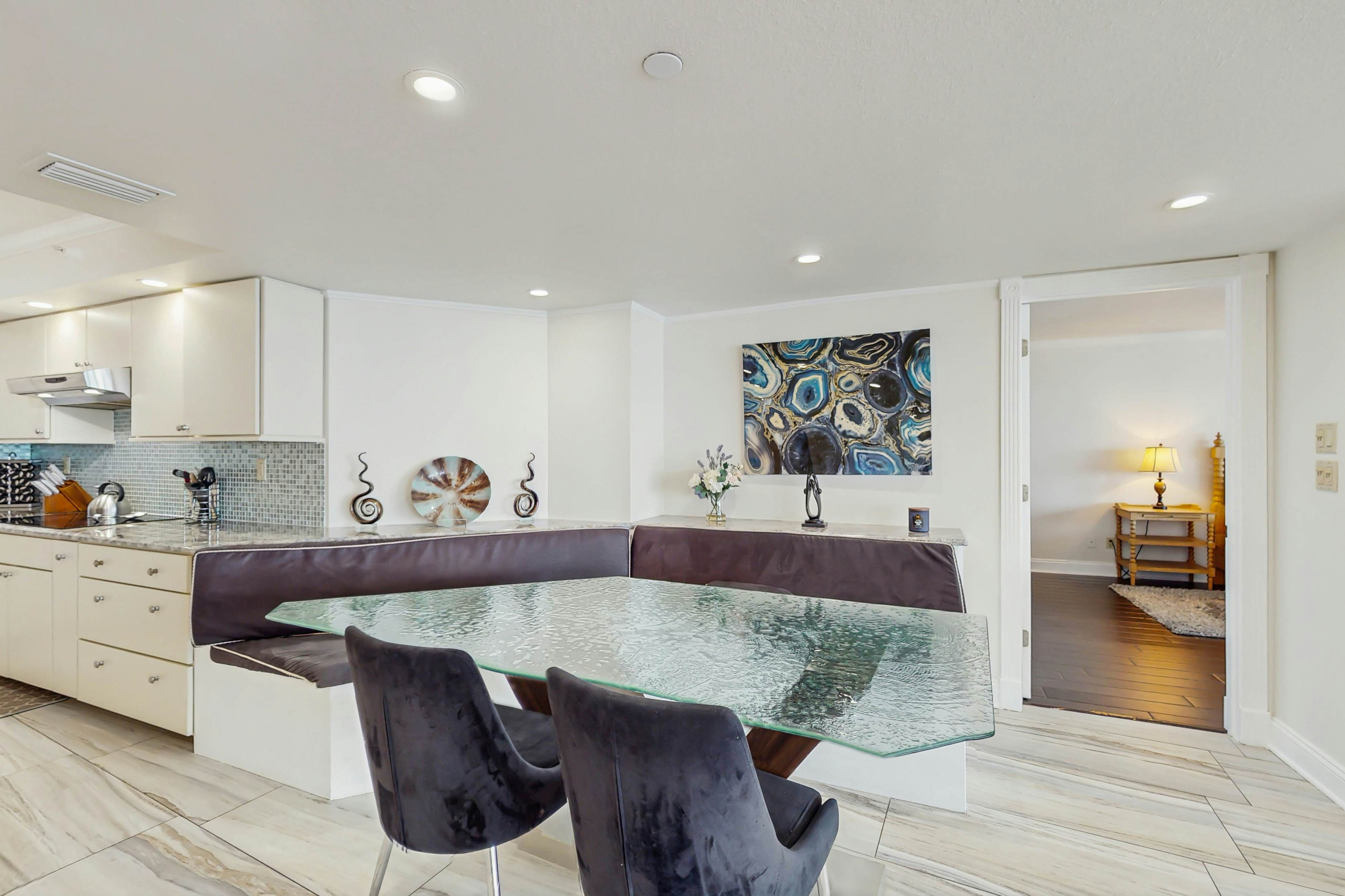 Luxe penthouse with balcony, sweeping views, heated pool, spa, hot tub & gym