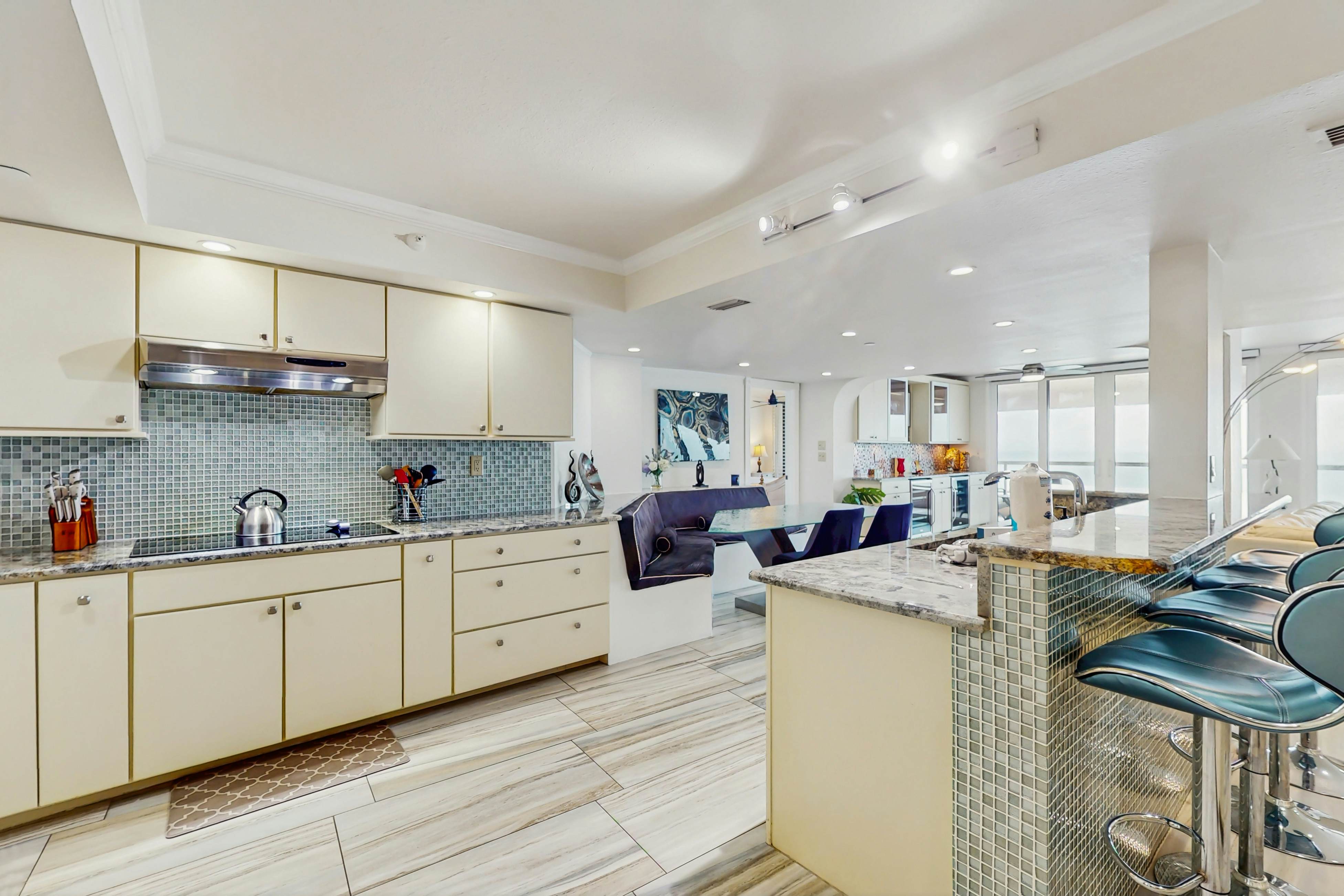 Luxe penthouse with balcony, sweeping views, heated pool, spa, hot tub & gym