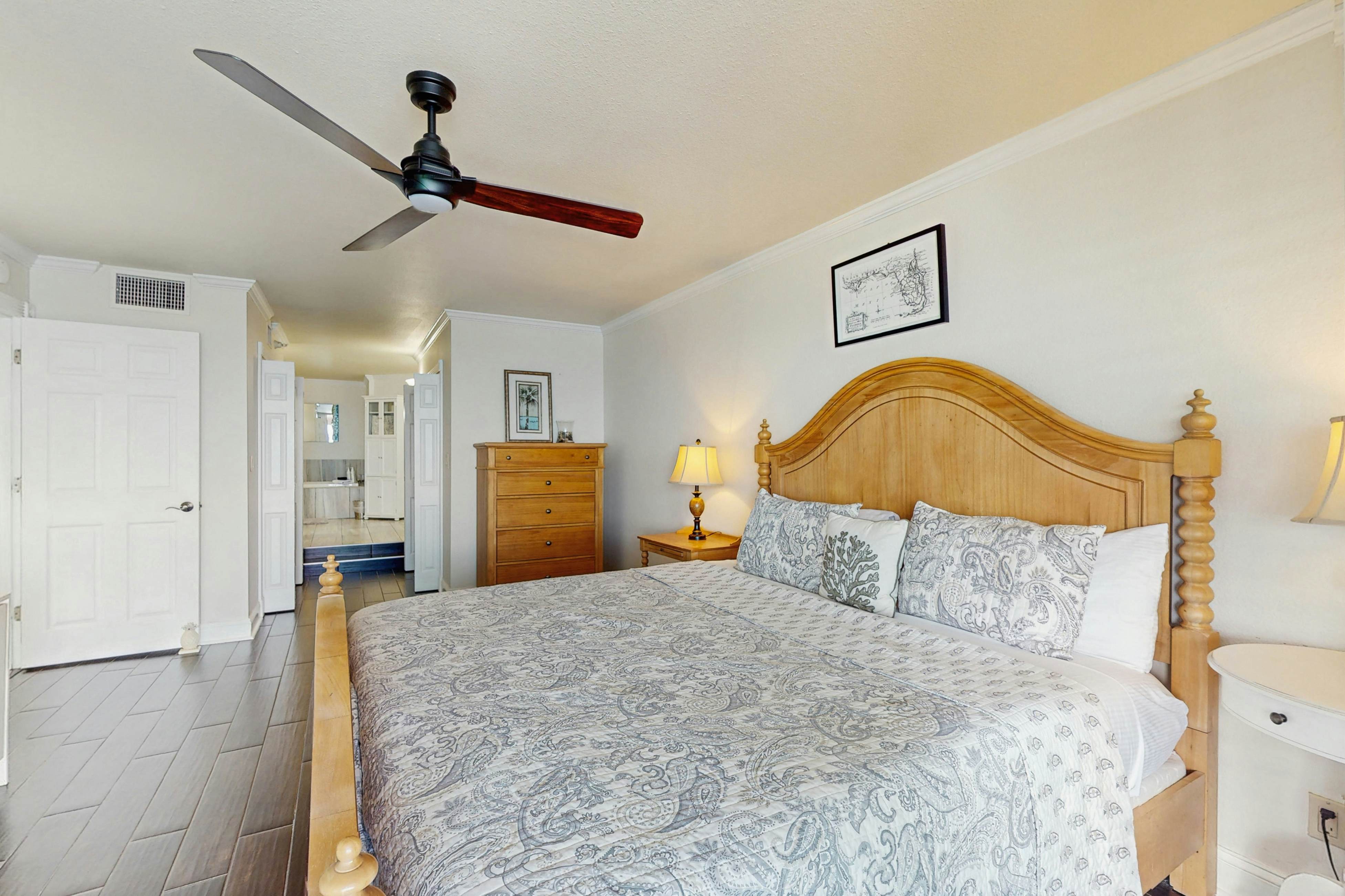 Luxe penthouse with balcony, sweeping views, heated pool, spa, hot tub & gym