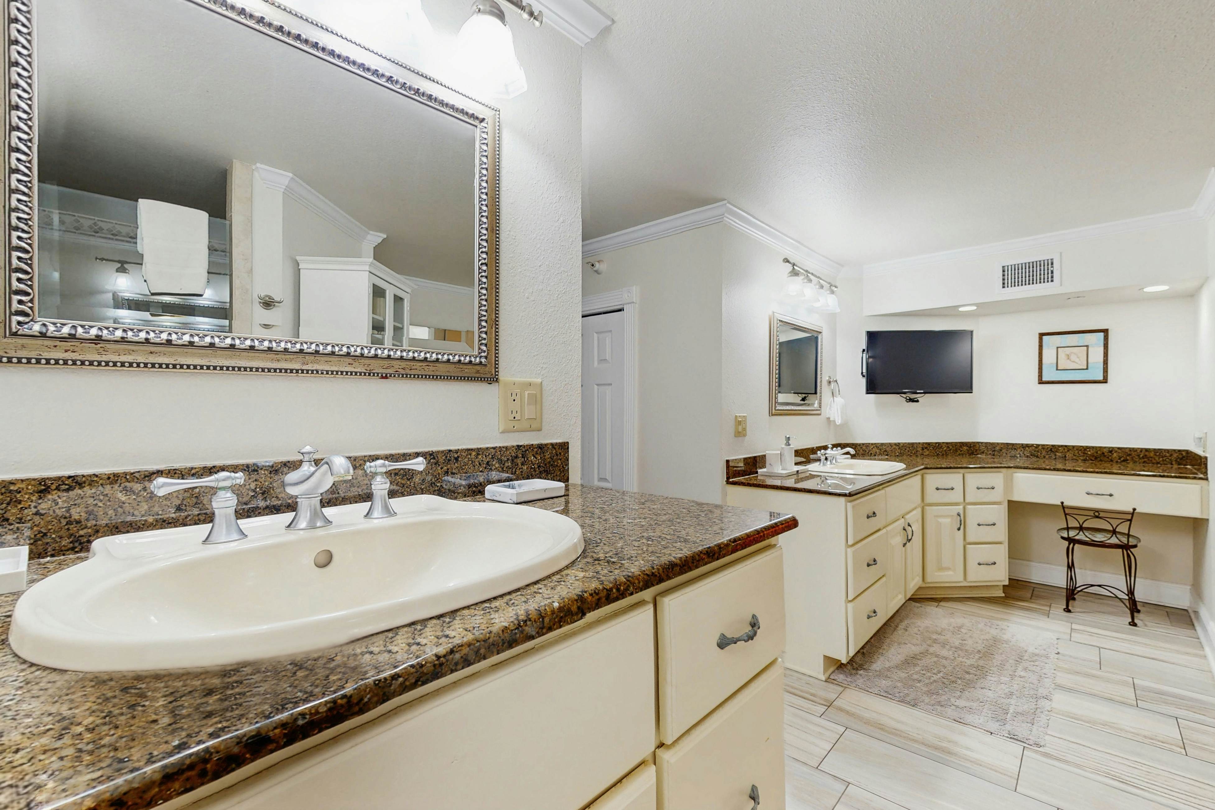 Luxe penthouse with balcony, sweeping views, heated pool, spa, hot tub & gym