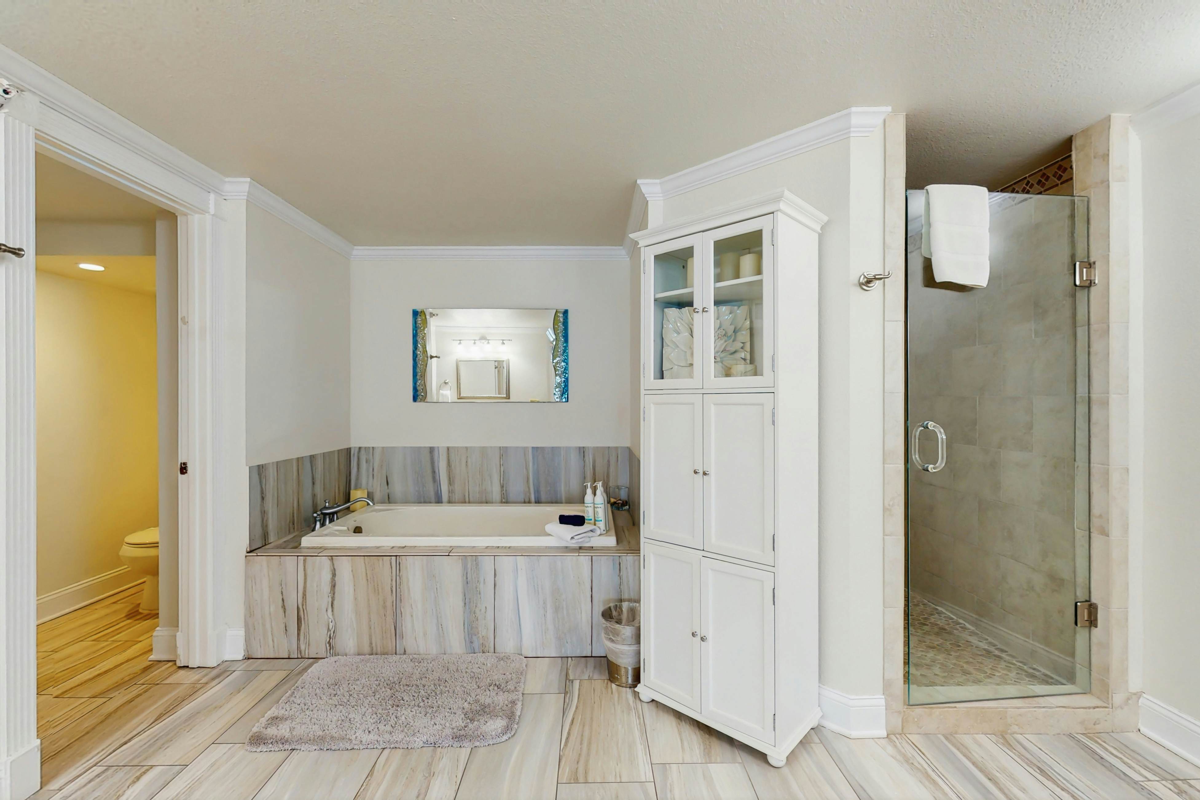 Luxe penthouse with balcony, sweeping views, heated pool, spa, hot tub & gym