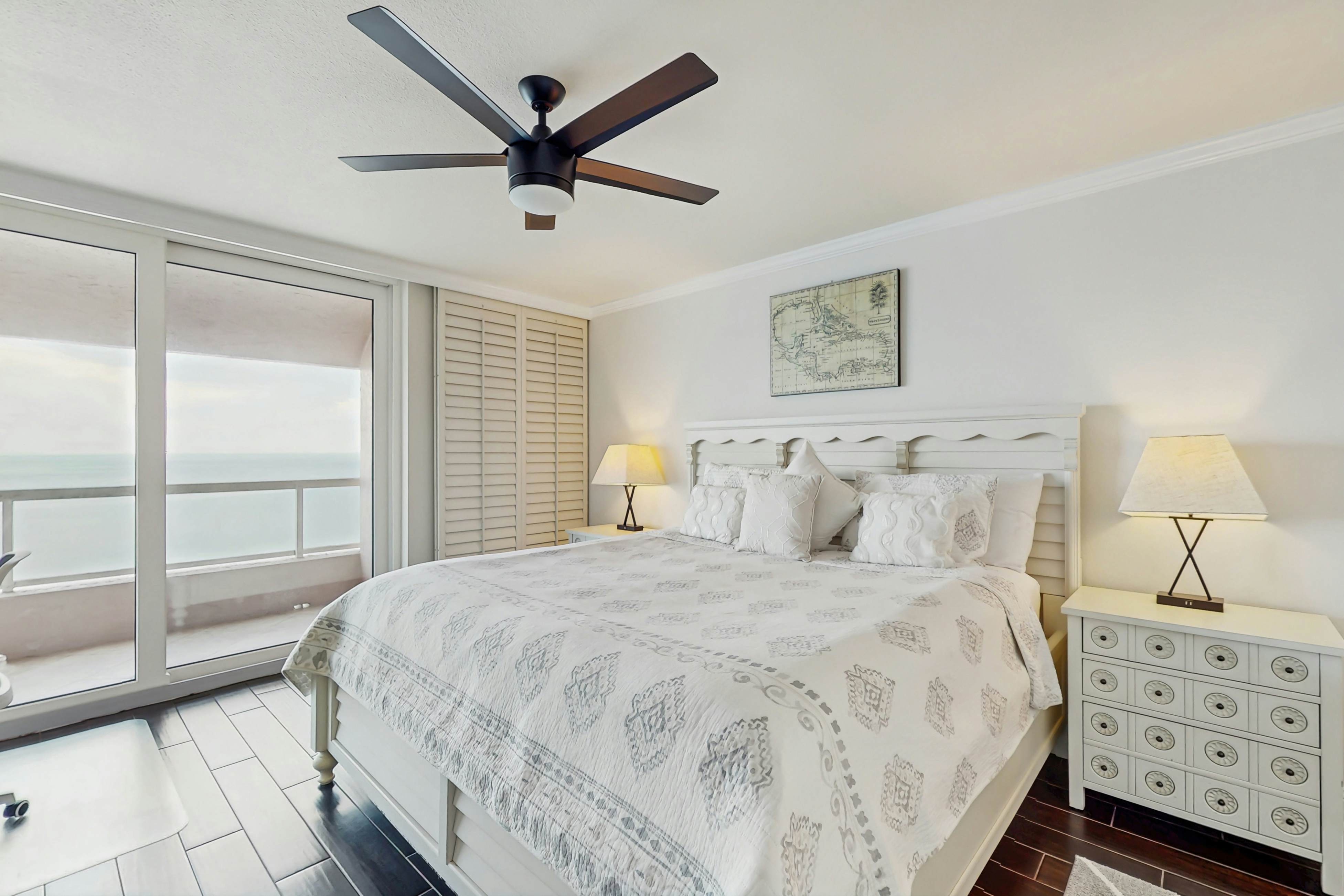 Luxe penthouse with balcony, sweeping views, heated pool, spa, hot tub & gym