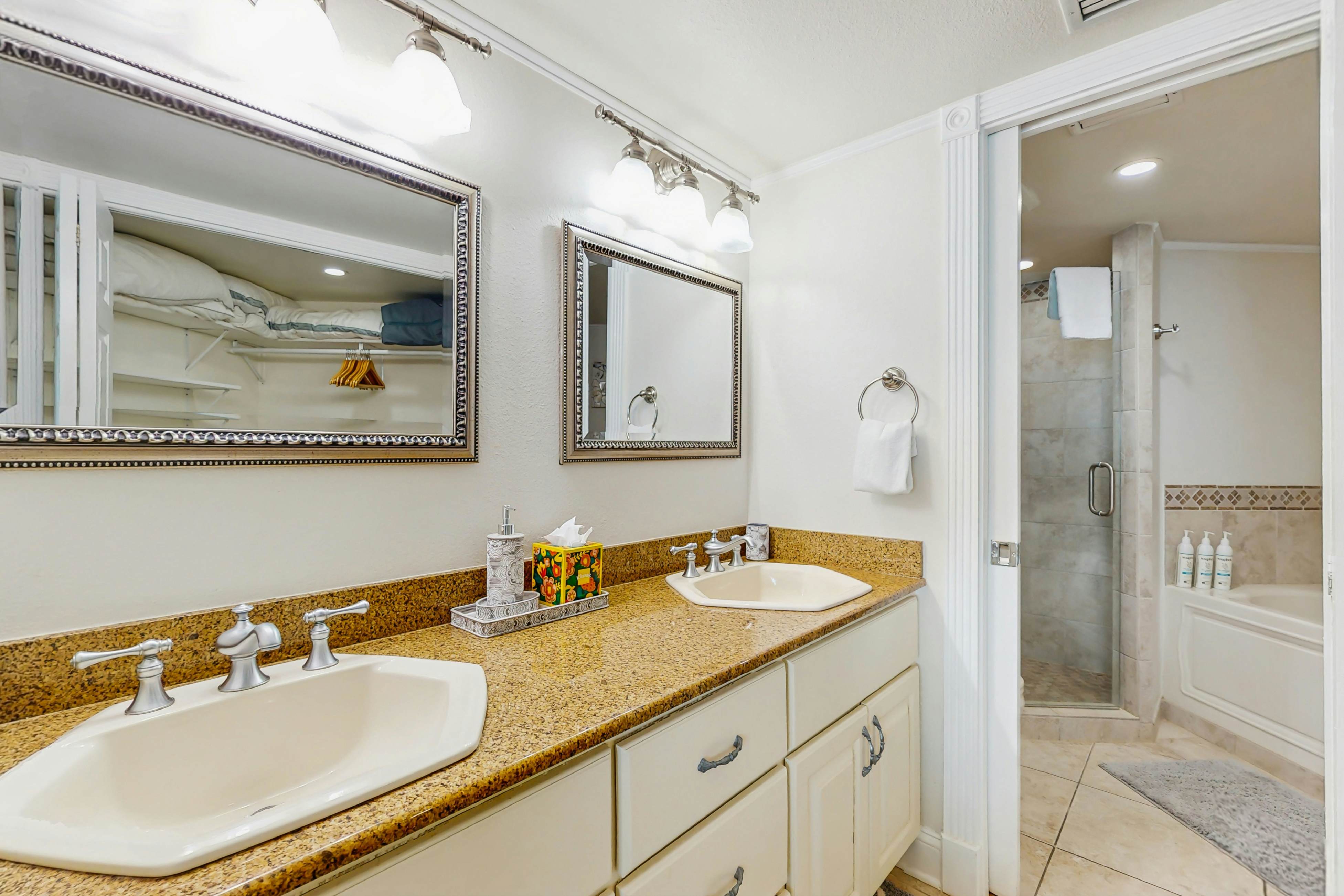 Luxe penthouse with balcony, sweeping views, heated pool, spa, hot tub & gym