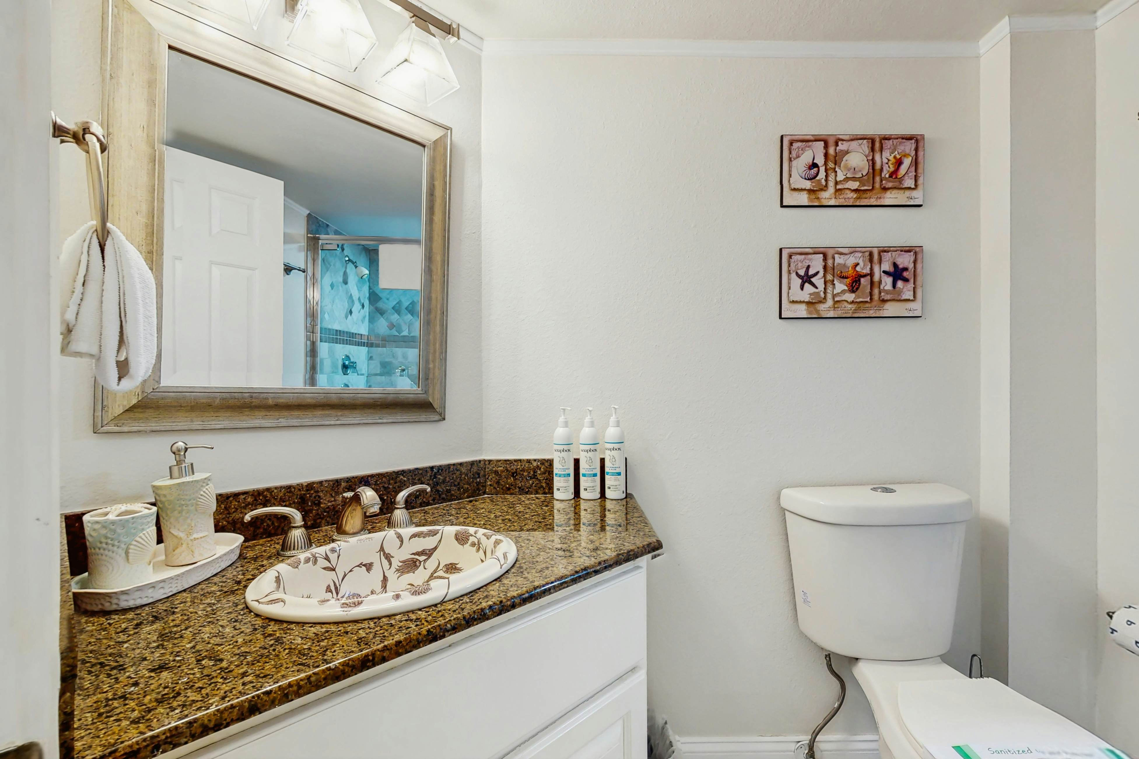 Luxe penthouse with balcony, sweeping views, heated pool, spa, hot tub & gym