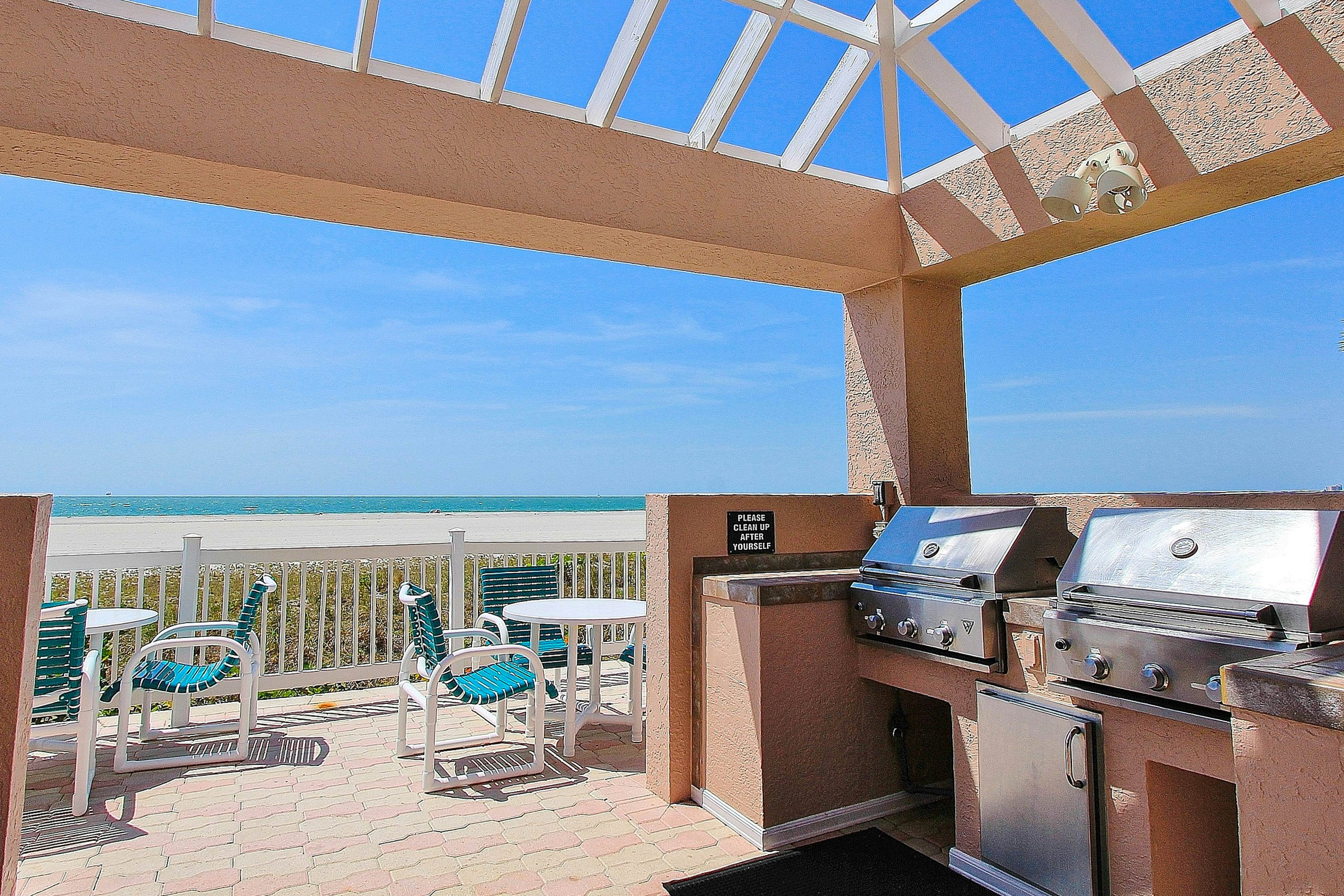 Luxe penthouse with balcony, sweeping views, heated pool, spa, hot tub & gym