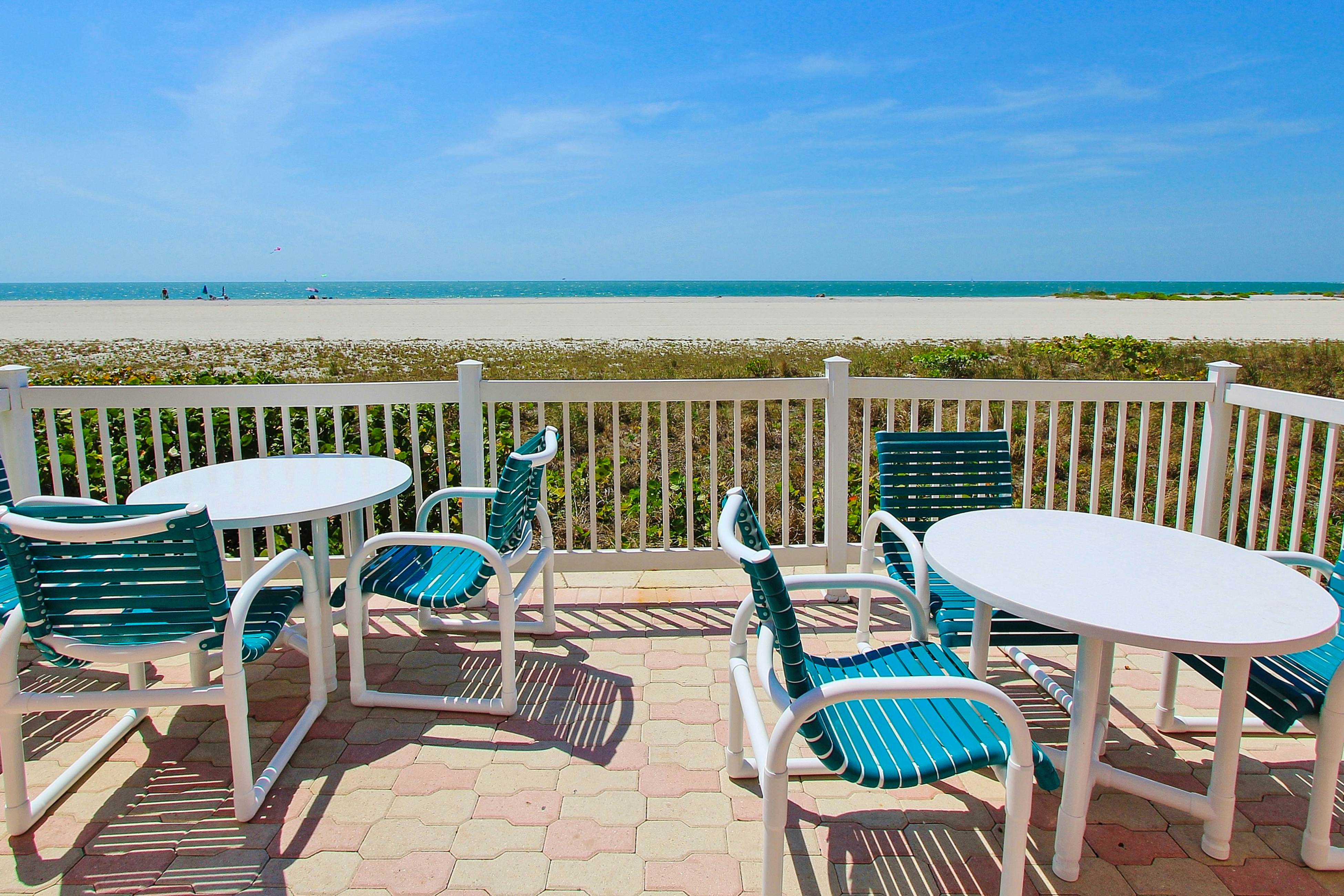 Luxe penthouse with balcony, sweeping views, heated pool, spa, hot tub & gym