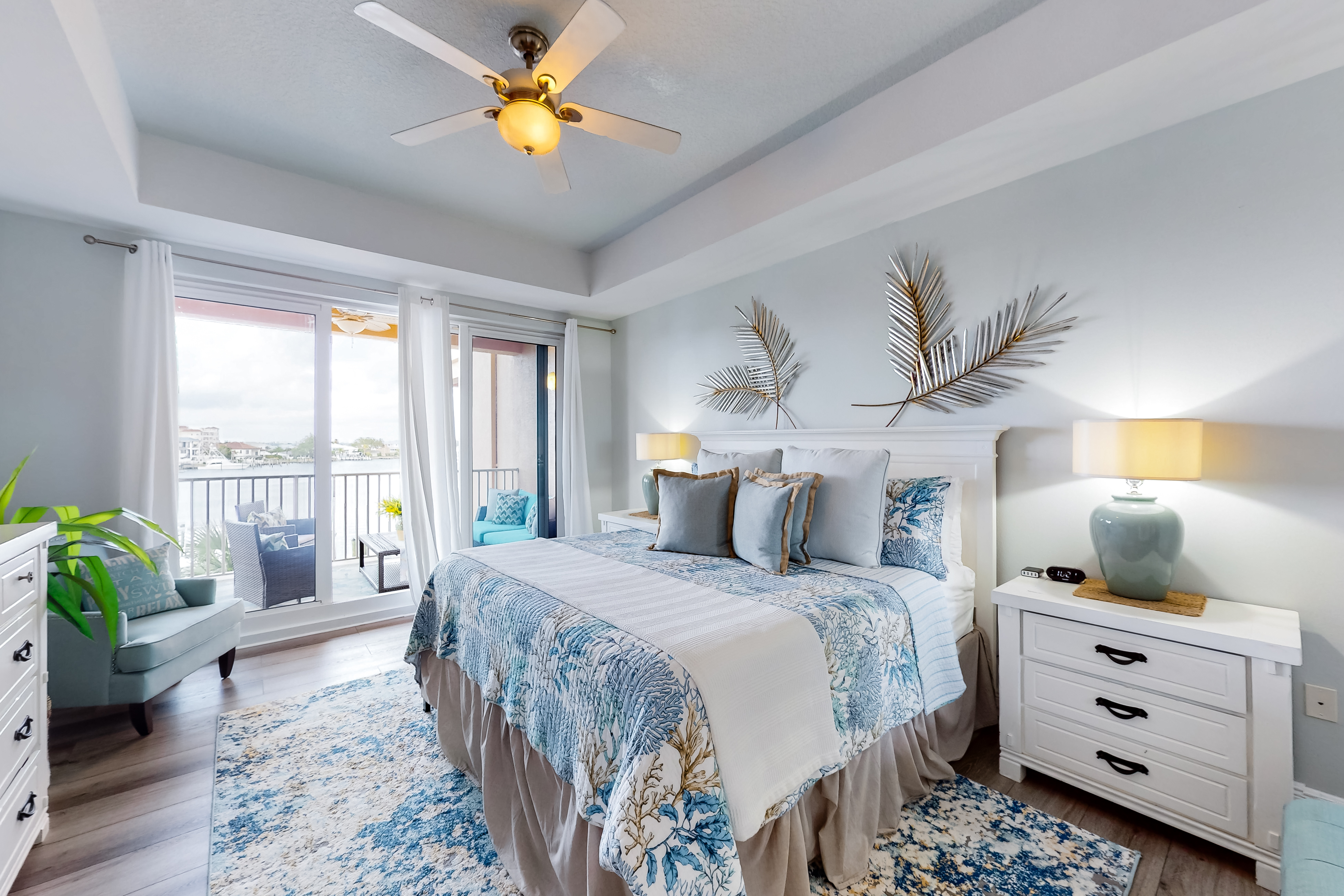 Beautiful condo minutes form beach with WiFi AC and pool One dog OK