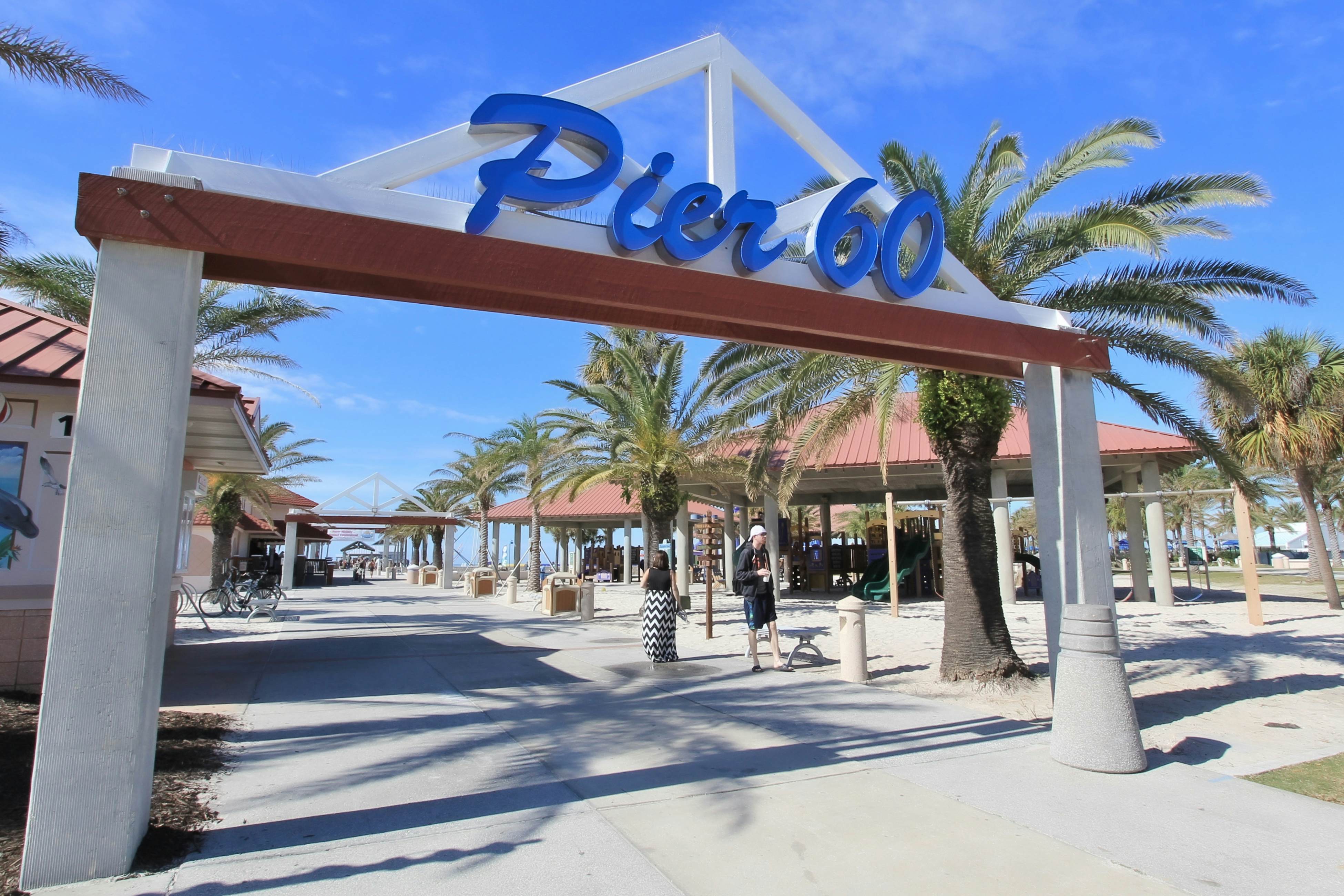 Beautiful condo minutes form beach with WiFi, AC, and pool  - One dog OK