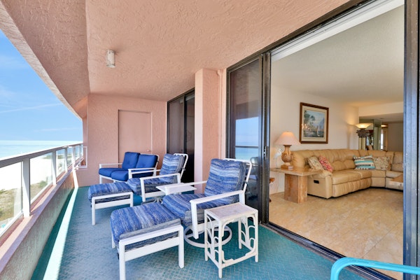 Beachfront condo with multiple balconies heated pool gym hot tub and AC