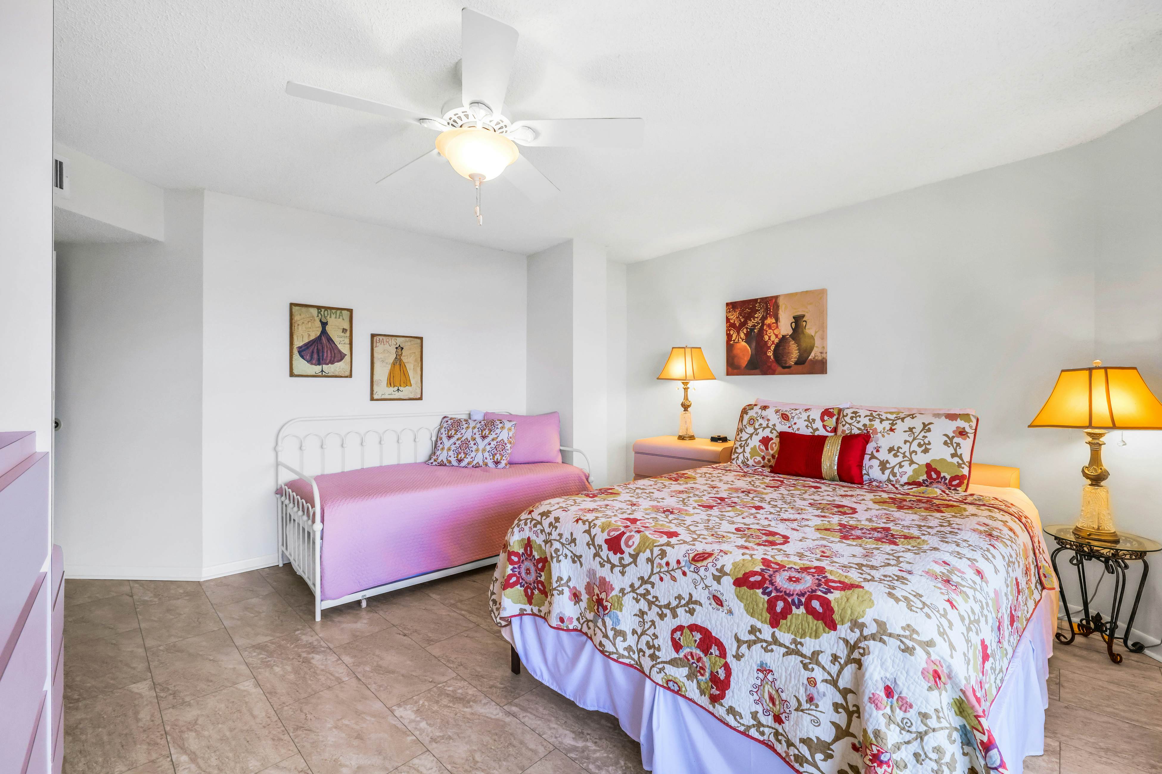 Beachfront condo with multiple balconies, heated pool, gym, hot tub & AC