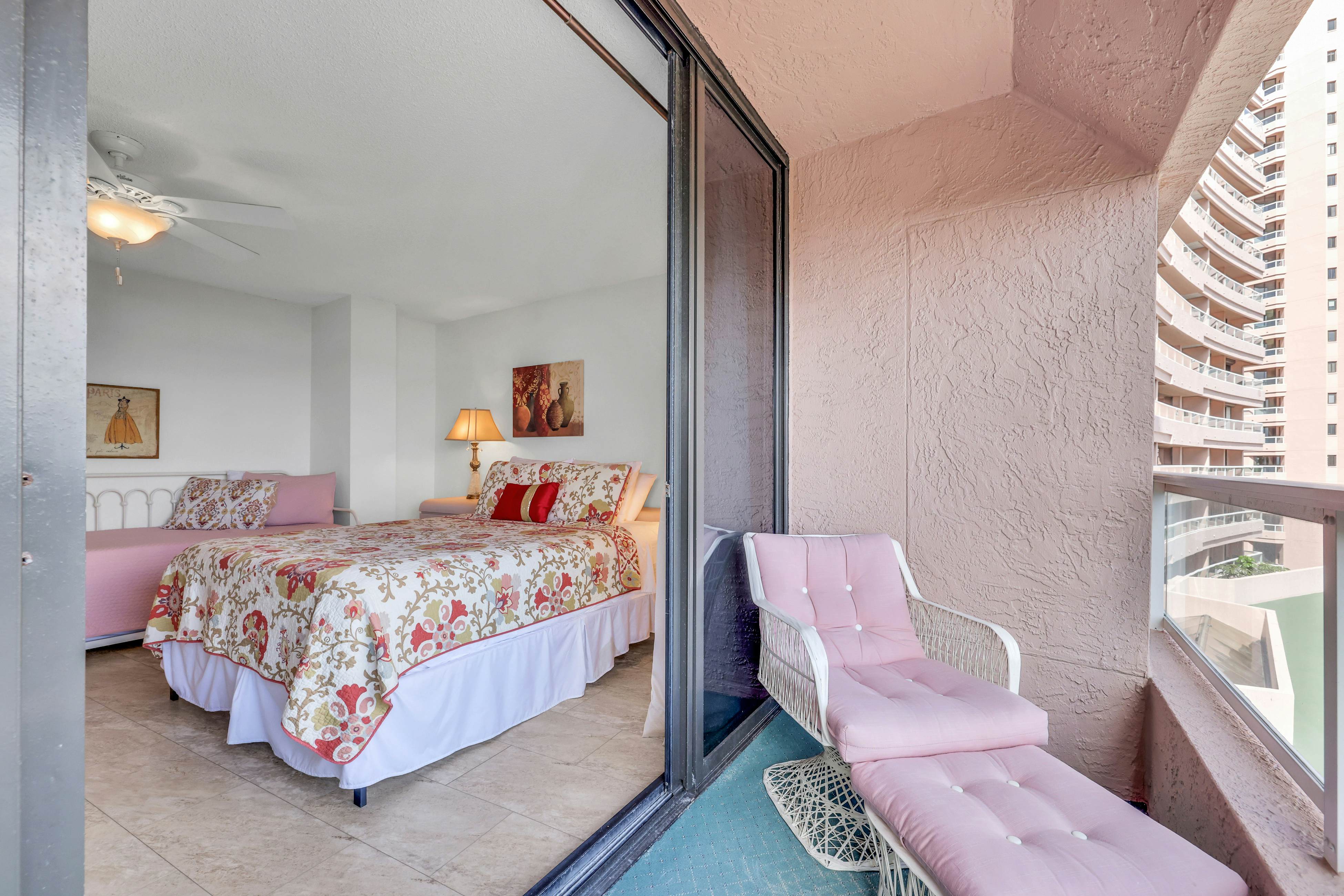 Beachfront condo with multiple balconies, heated pool, gym, hot tub & AC