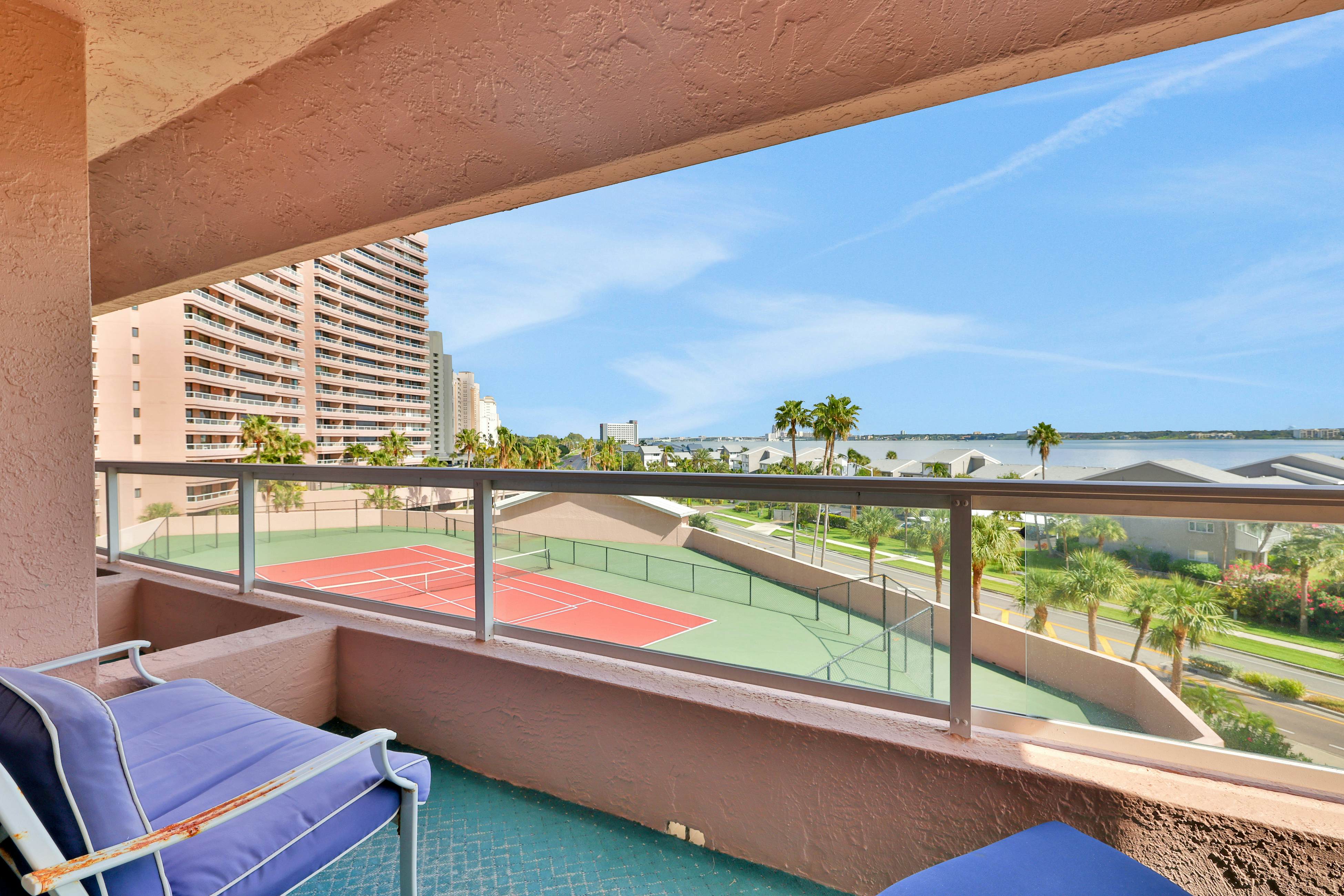 Beachfront condo with multiple balconies, heated pool, gym, hot tub & AC