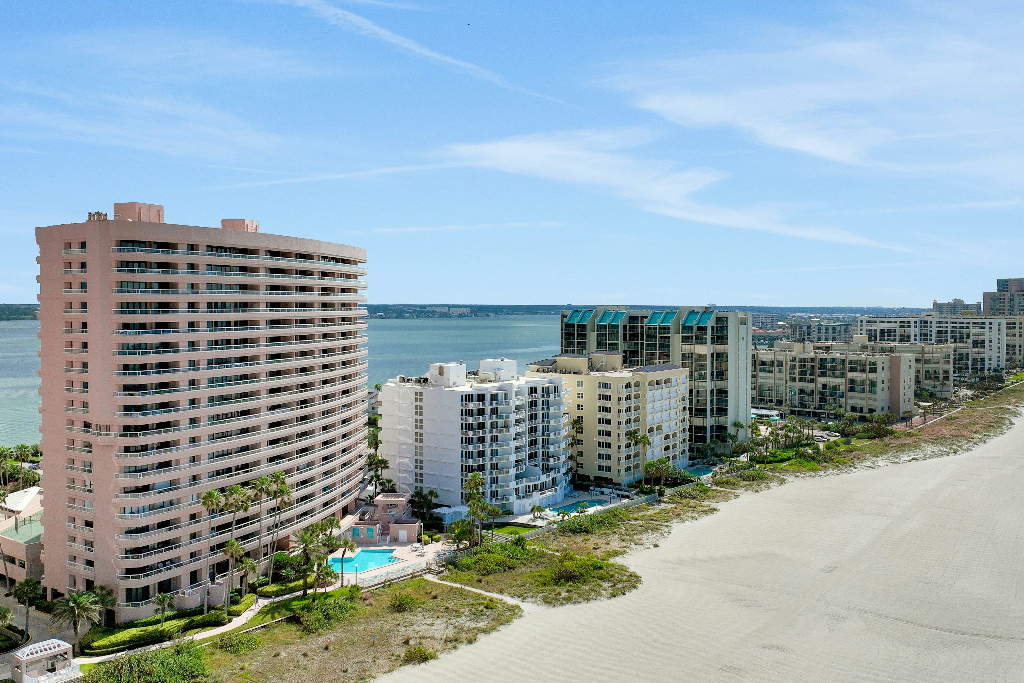 Beachfront condo with multiple balconies, heated pool, gym, hot tub & AC