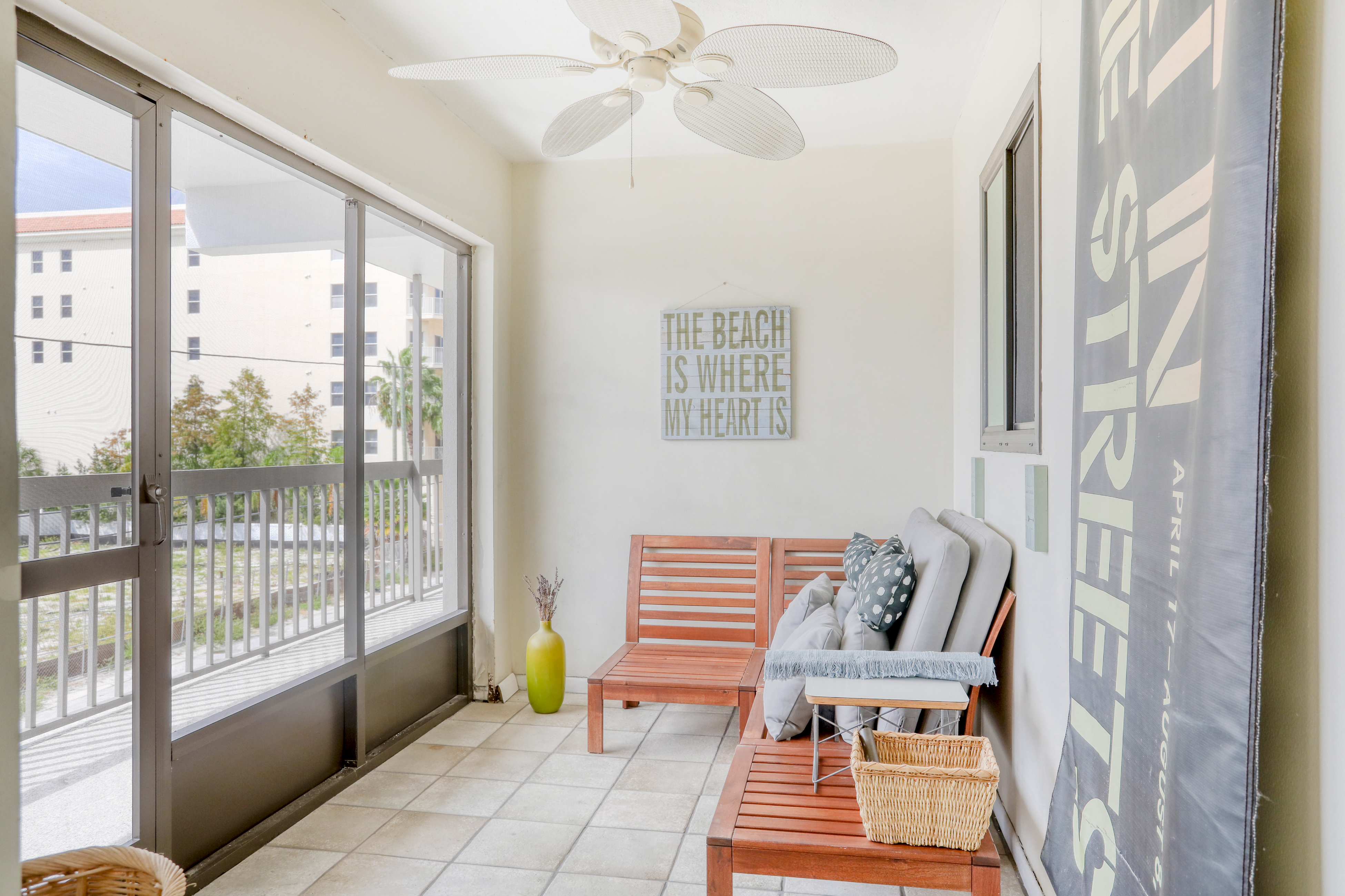 Inviting condo near beach with enclosed balcony WD and AC snowbirds OK
