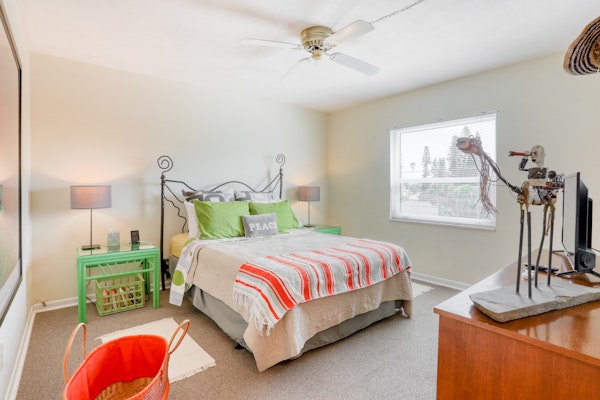 Inviting condo near beach with enclosed balcony WD and AC snowbirds OK