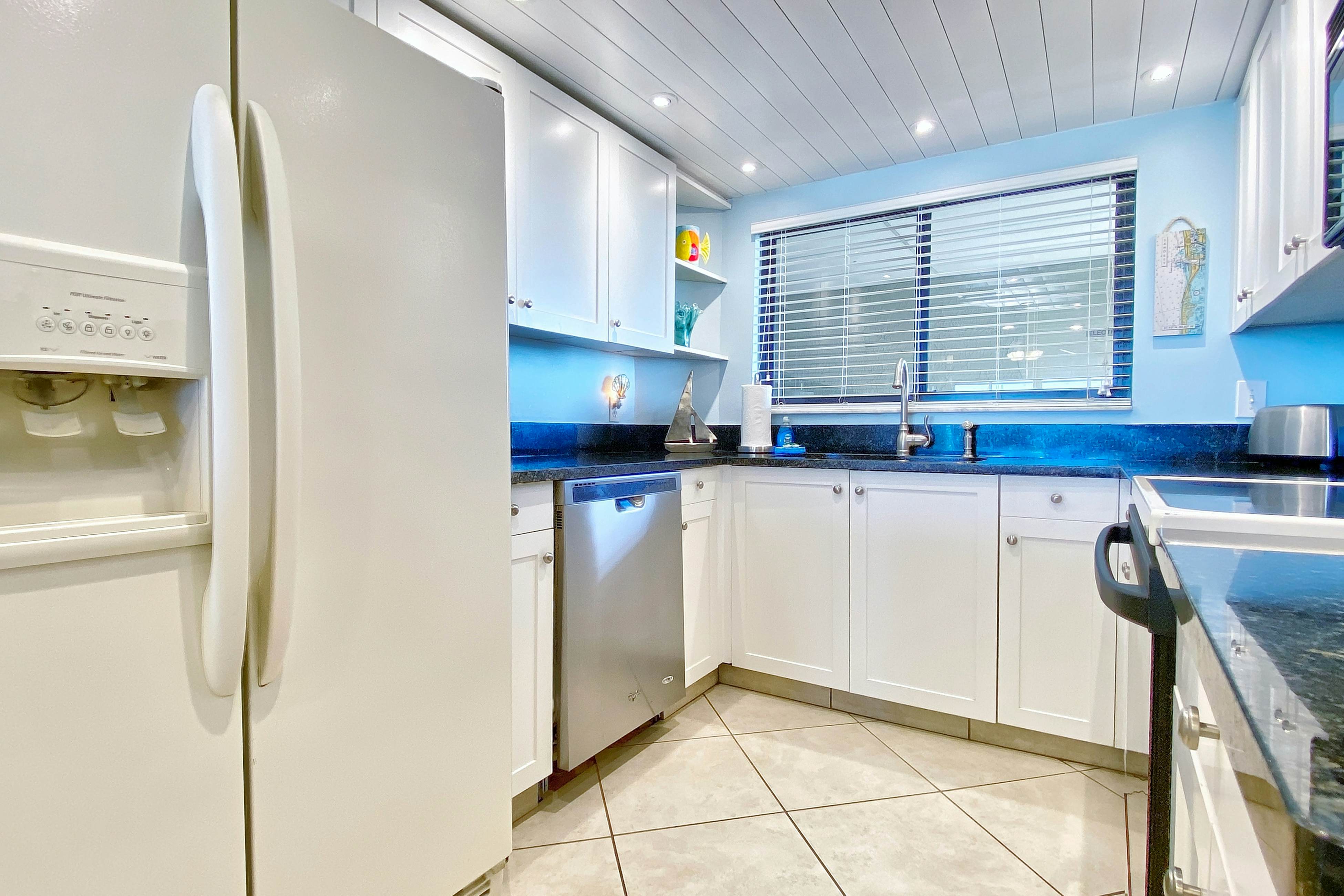 Stunning beachfront escape with heated pool, hot tub & Gulf-view balcony