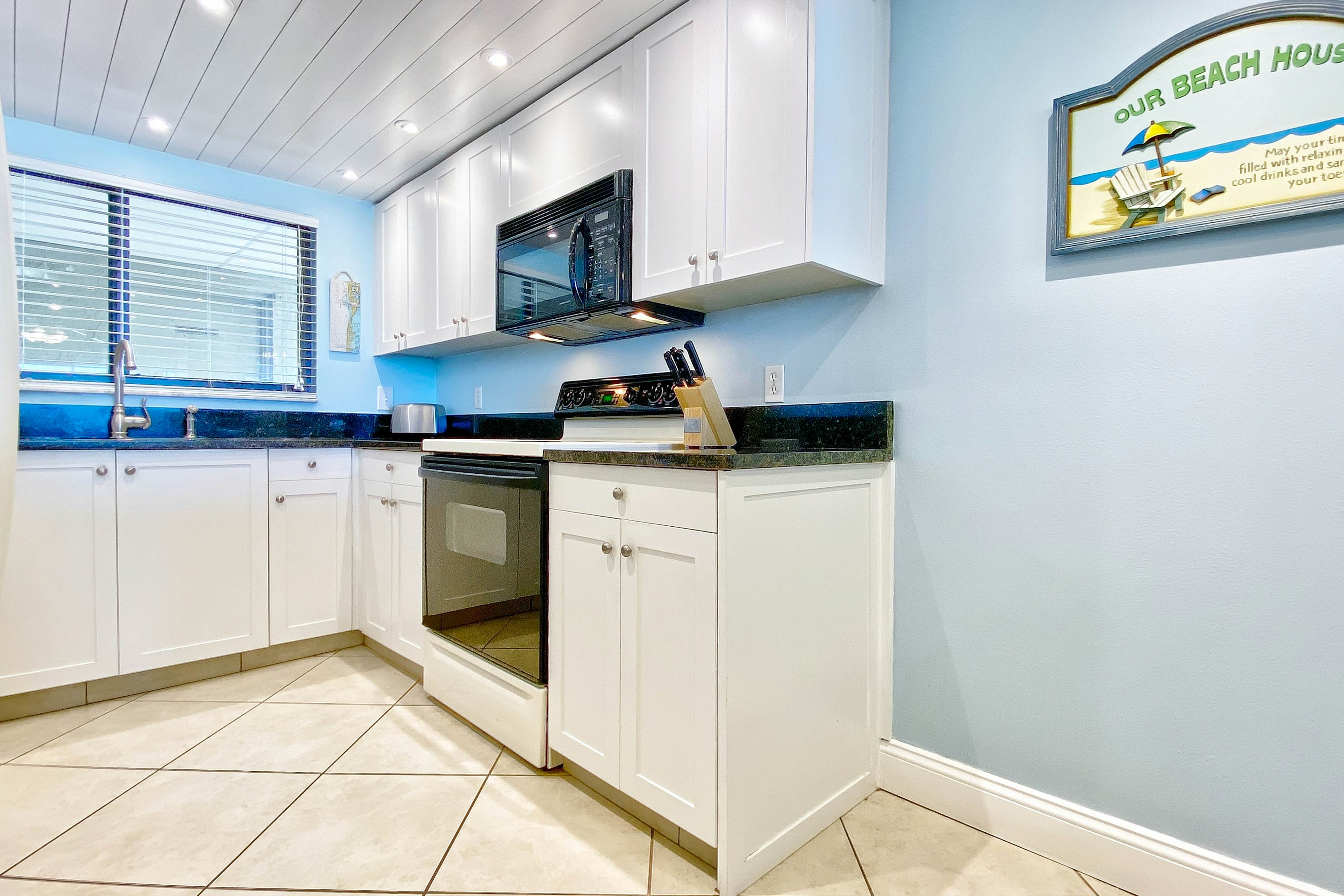 Stunning beachfront escape with heated pool, hot tub & Gulf-view balcony