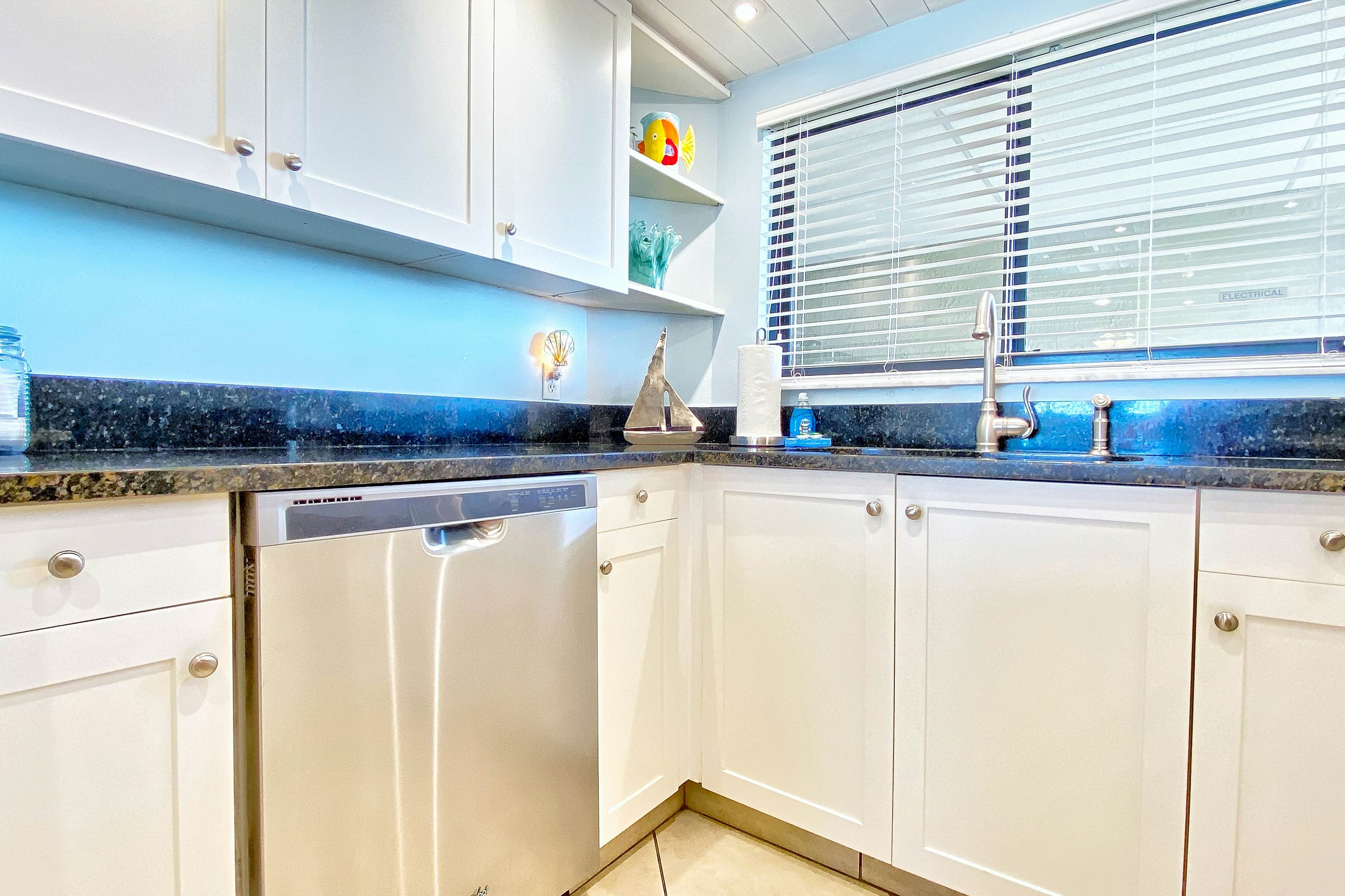 Stunning beachfront escape with heated pool, hot tub & Gulf-view balcony