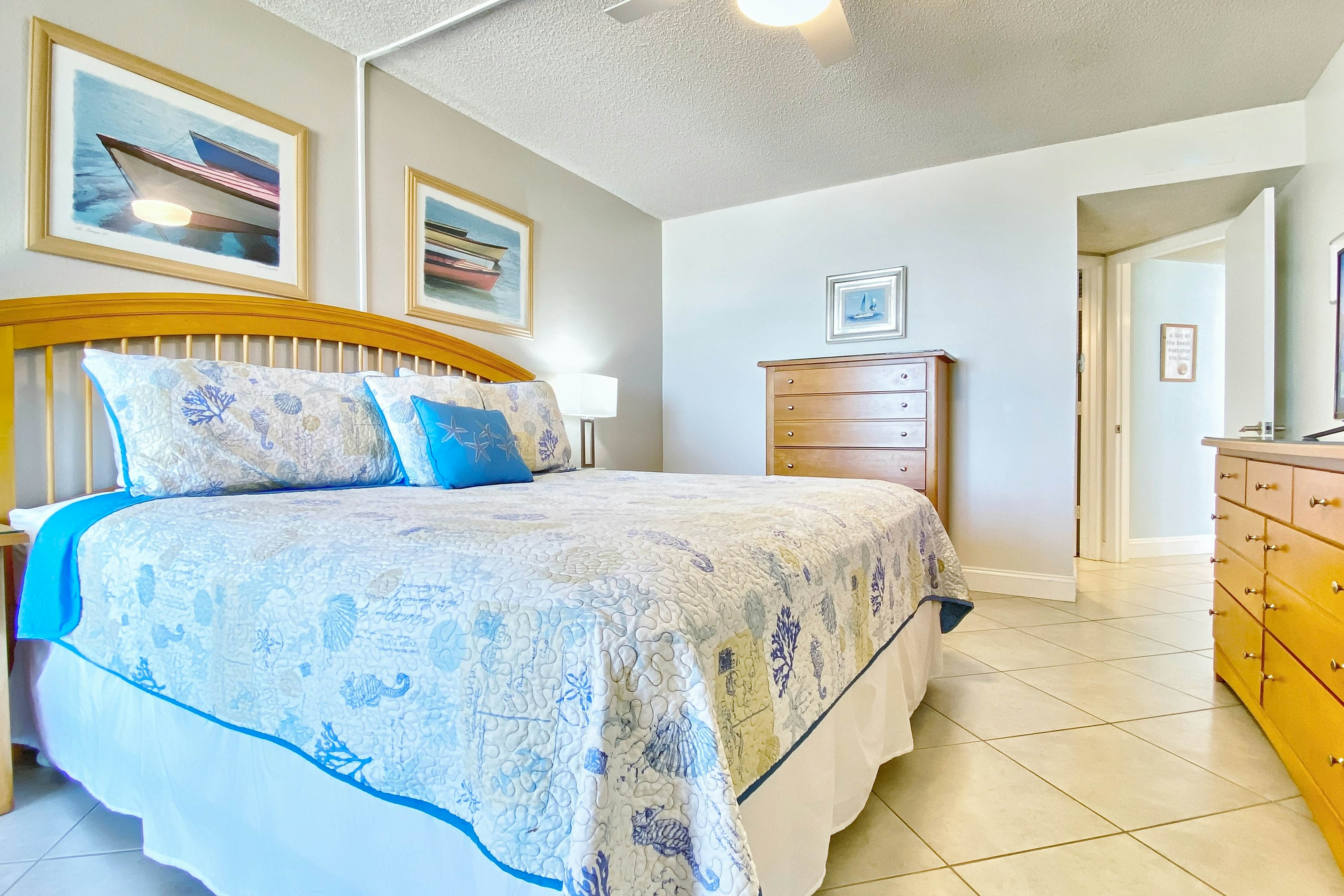 Stunning beachfront escape with heated pool, hot tub & Gulf-view balcony