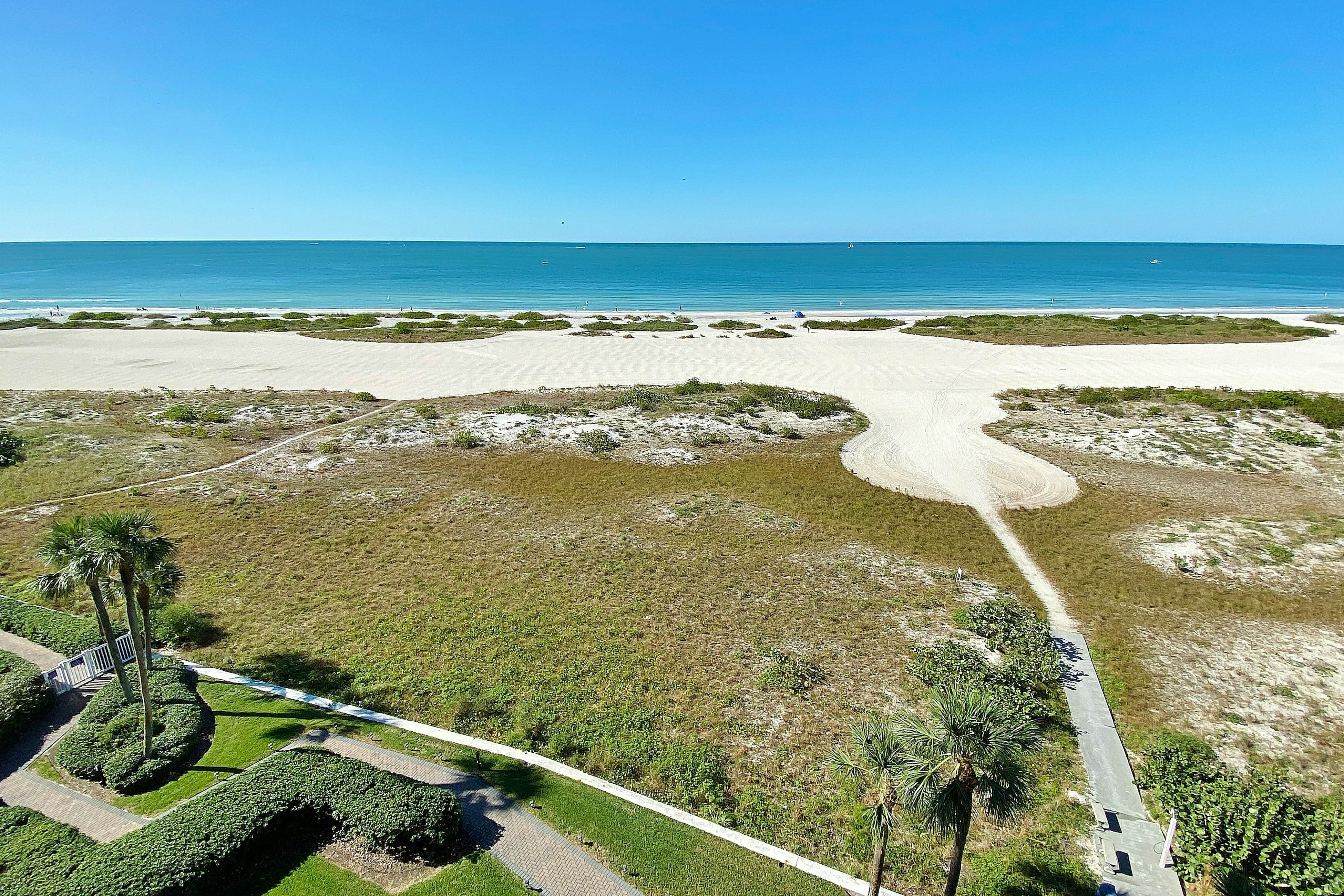 Stunning beachfront escape with heated pool, hot tub & Gulf-view balcony