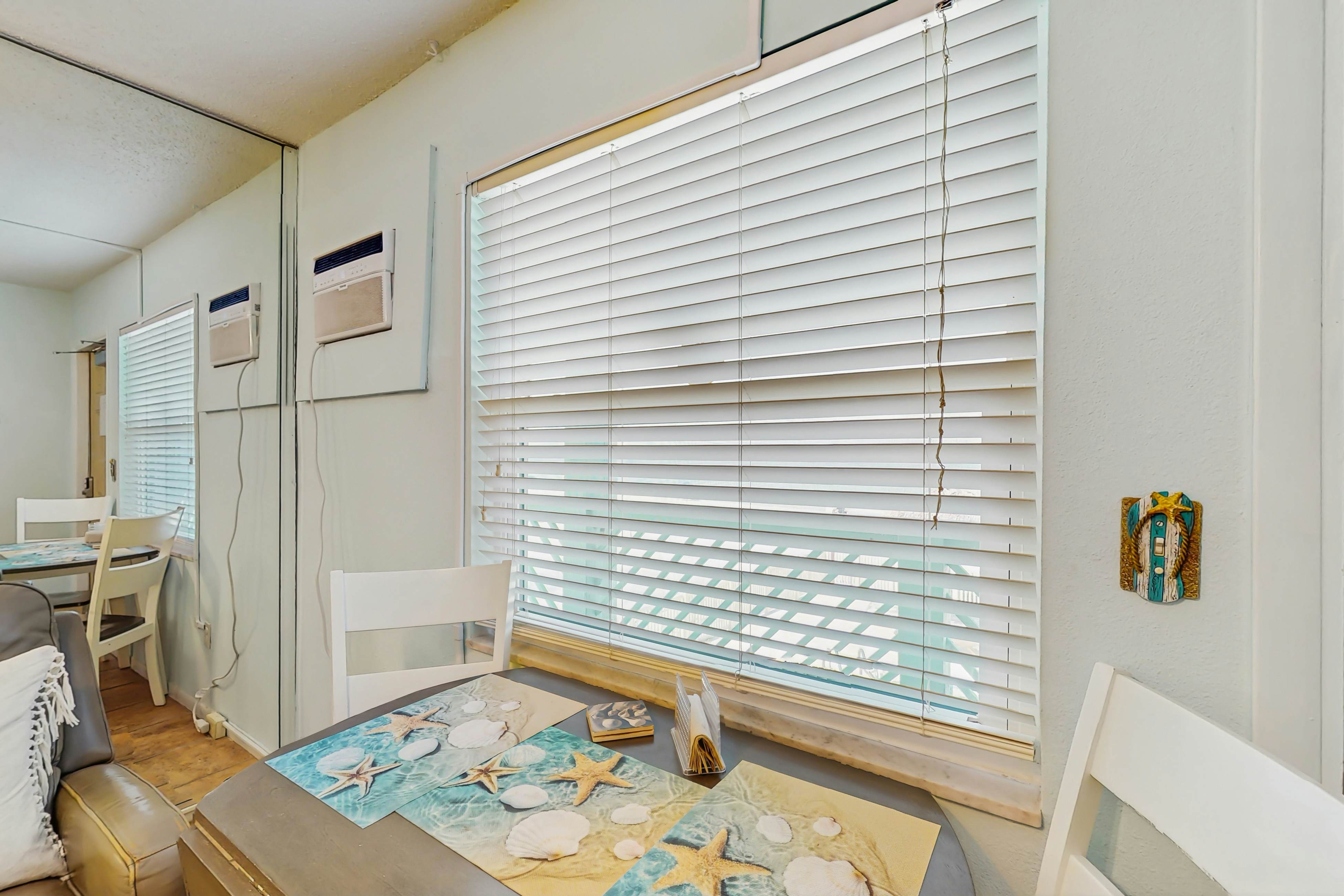 Charming Gulf front condo with views of Belleair Beach, outdoor pool, central AC