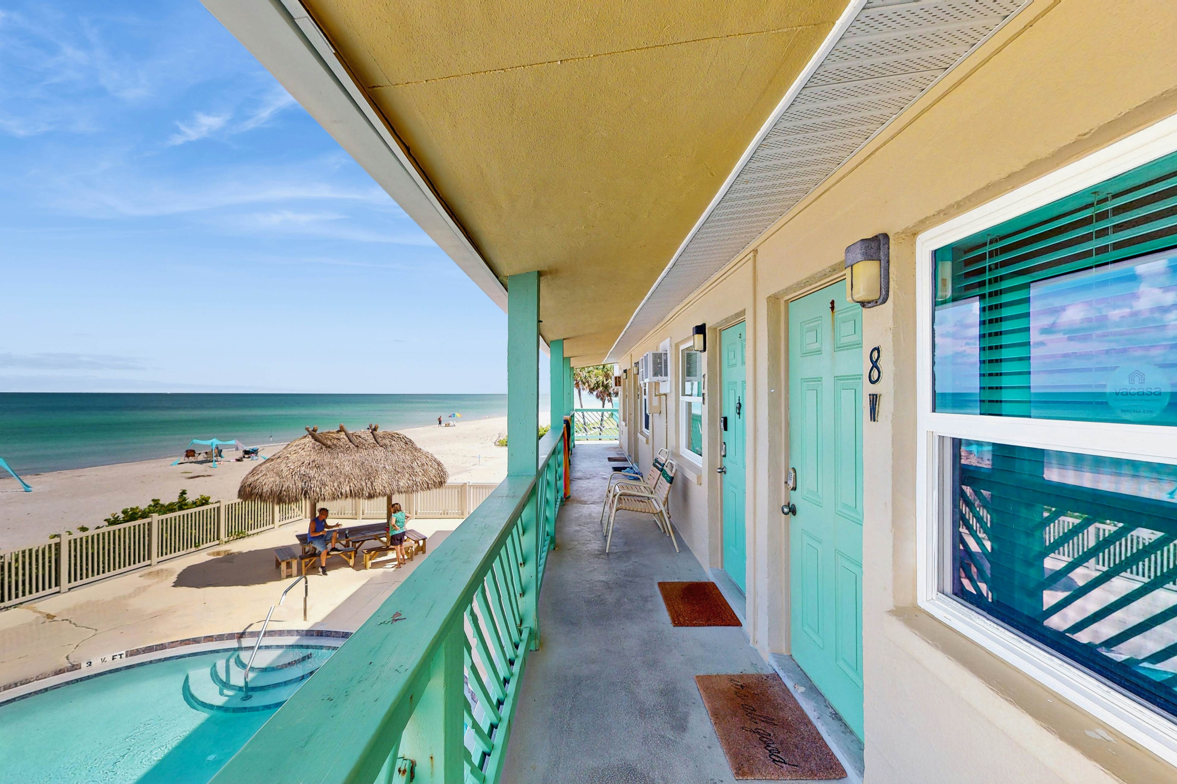 Charming Gulf front condo with views of Belleair Beach, outdoor pool, central AC