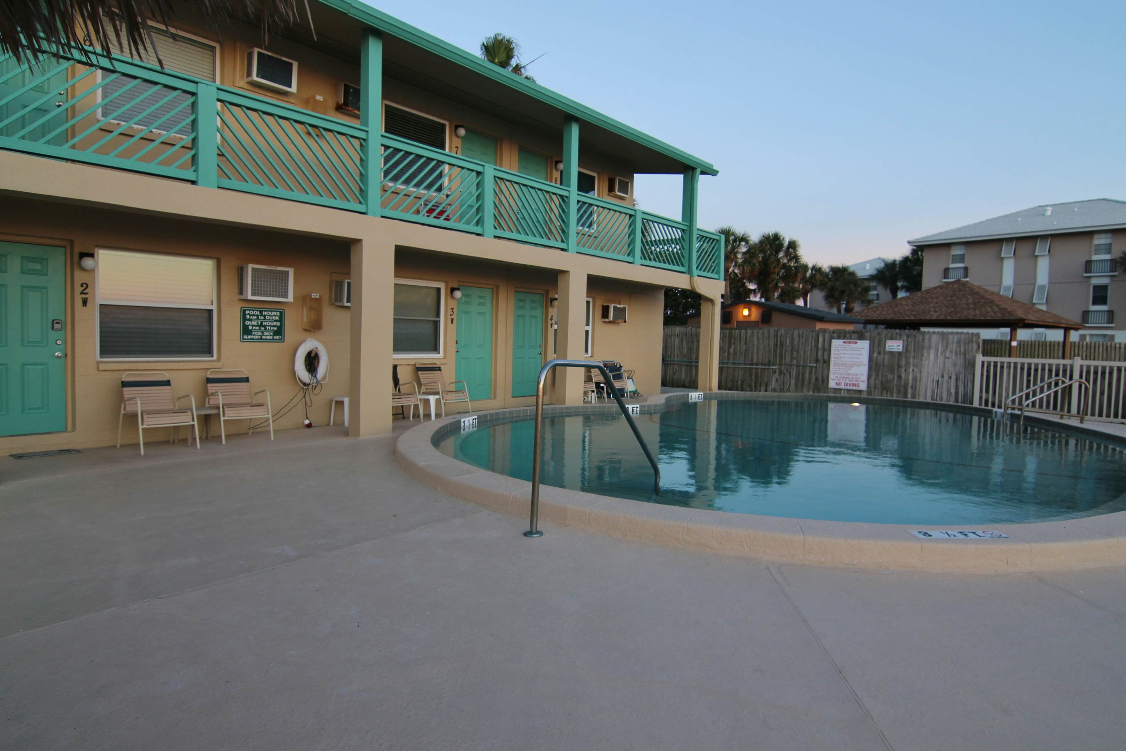 Charming Gulf front condo with views of Belleair Beach, outdoor pool, central AC
