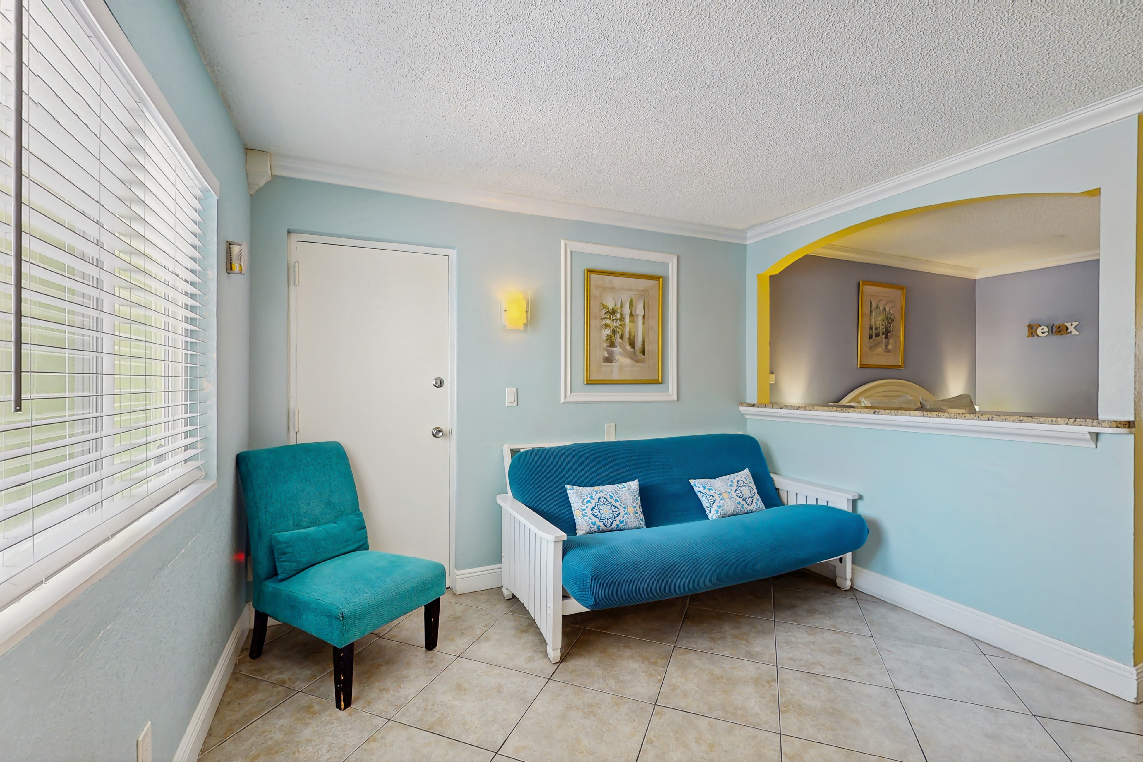 3rd Floor Studio w Beach Access Shared Heated Pool WD Partial AC Free WiFi