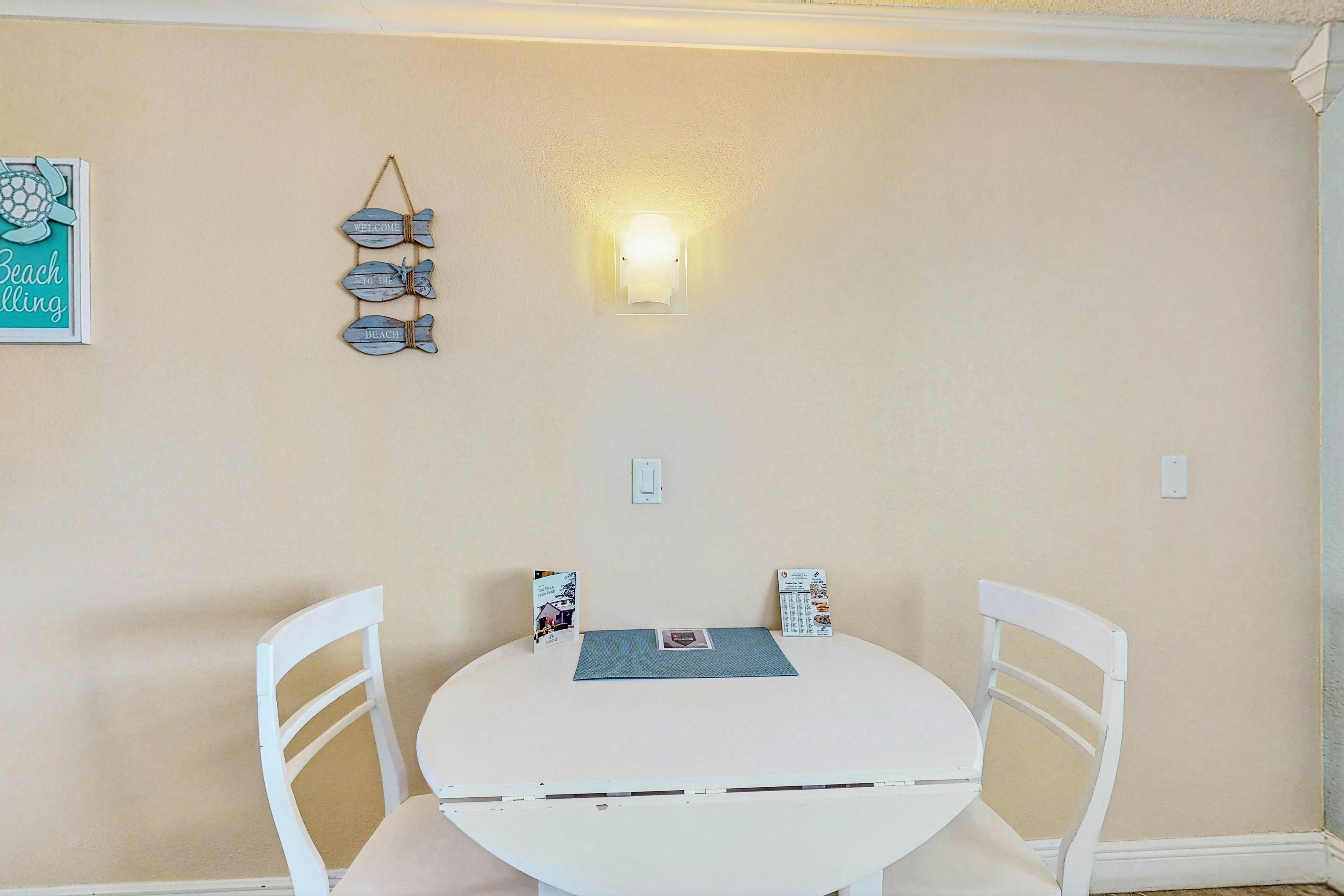 3rd-Floor Studio w/Beach Access, Shared Heated Pool, W/D, Partial AC, Free WiFi