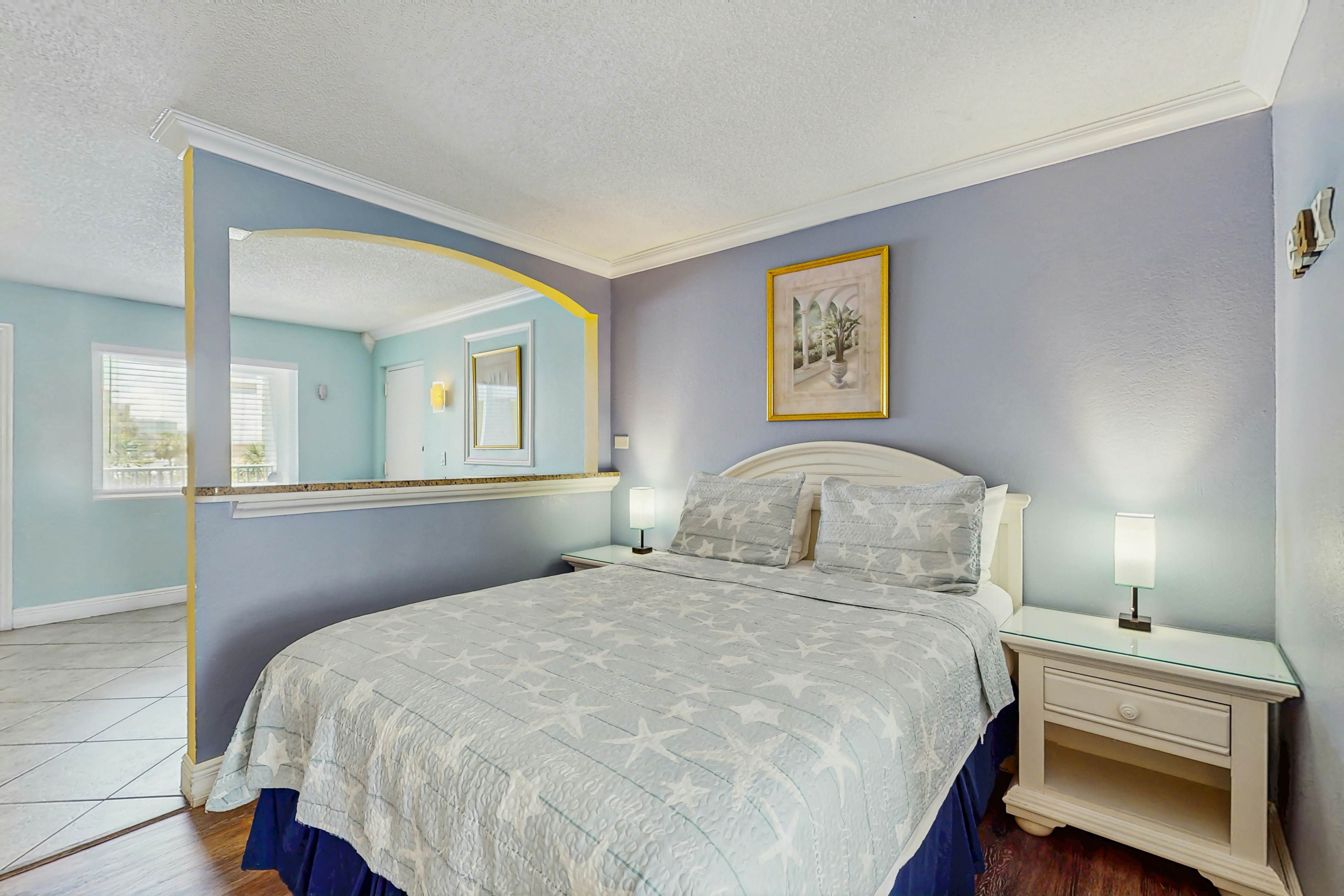 3rd-Floor Studio w/Beach Access, Shared Heated Pool, W/D, Partial AC, Free WiFi