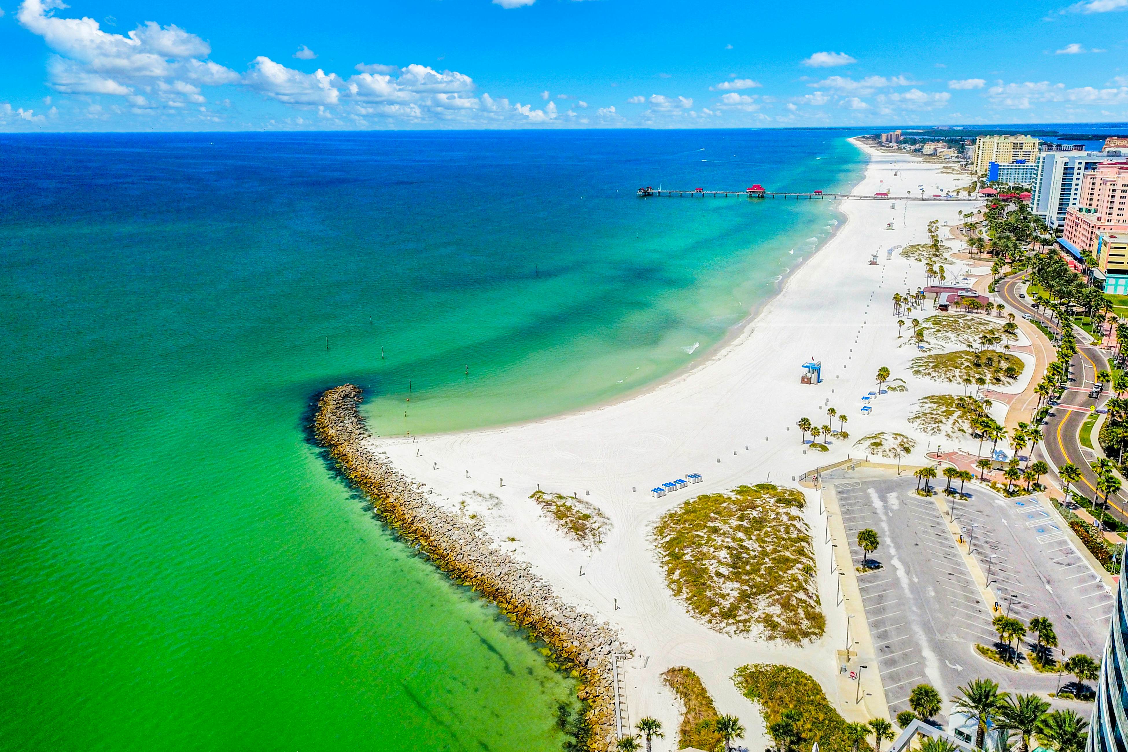 3rd-Floor Studio w/Beach Access, Shared Heated Pool, W/D, Partial AC, Free WiFi