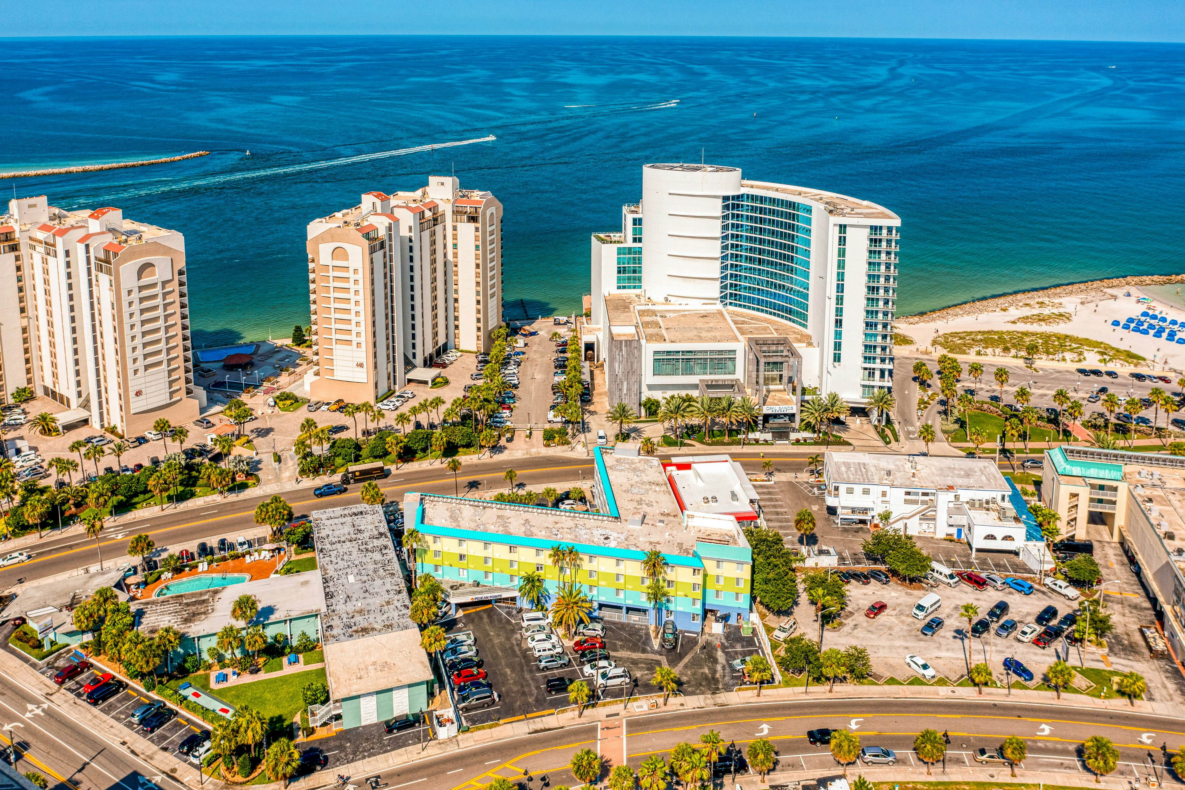 3rd-Floor Studio w/Beach Access, Shared Heated Pool, W/D, Partial AC, Free WiFi