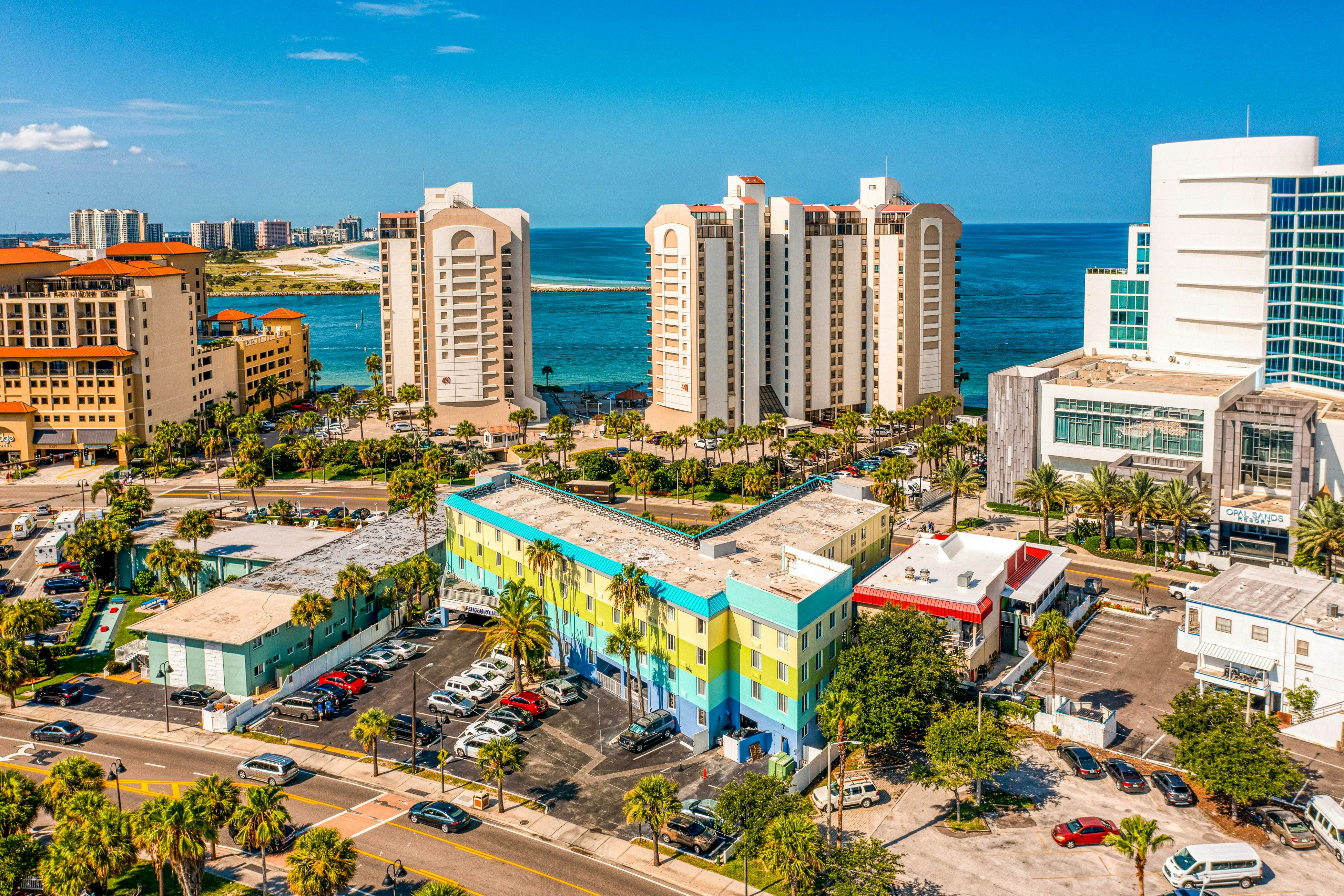 3rd-Floor Studio w/Beach Access, Shared Heated Pool, W/D, Partial AC, Free WiFi