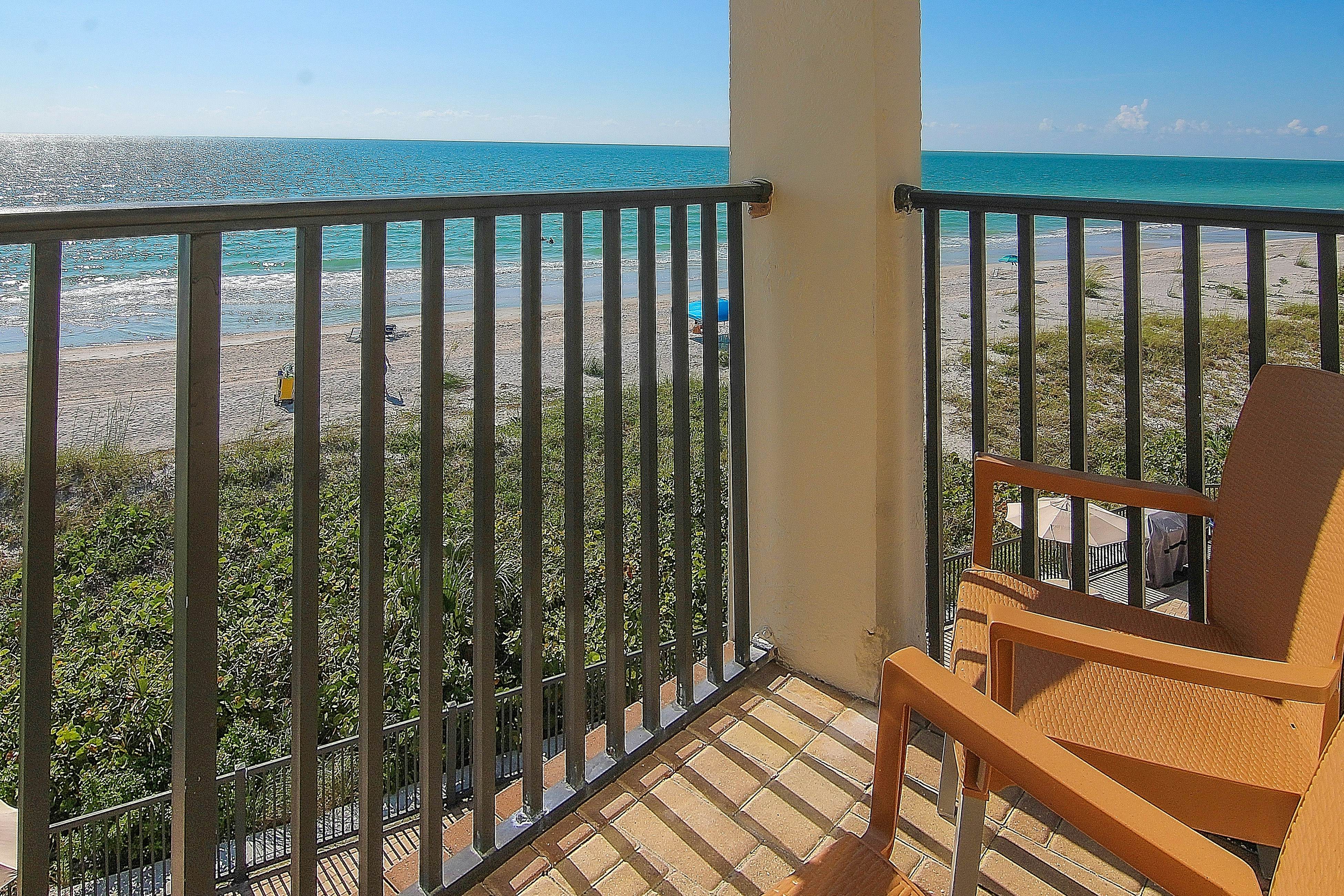 Gulf-front condo with pool, amazing views & central AC - dog-friendly