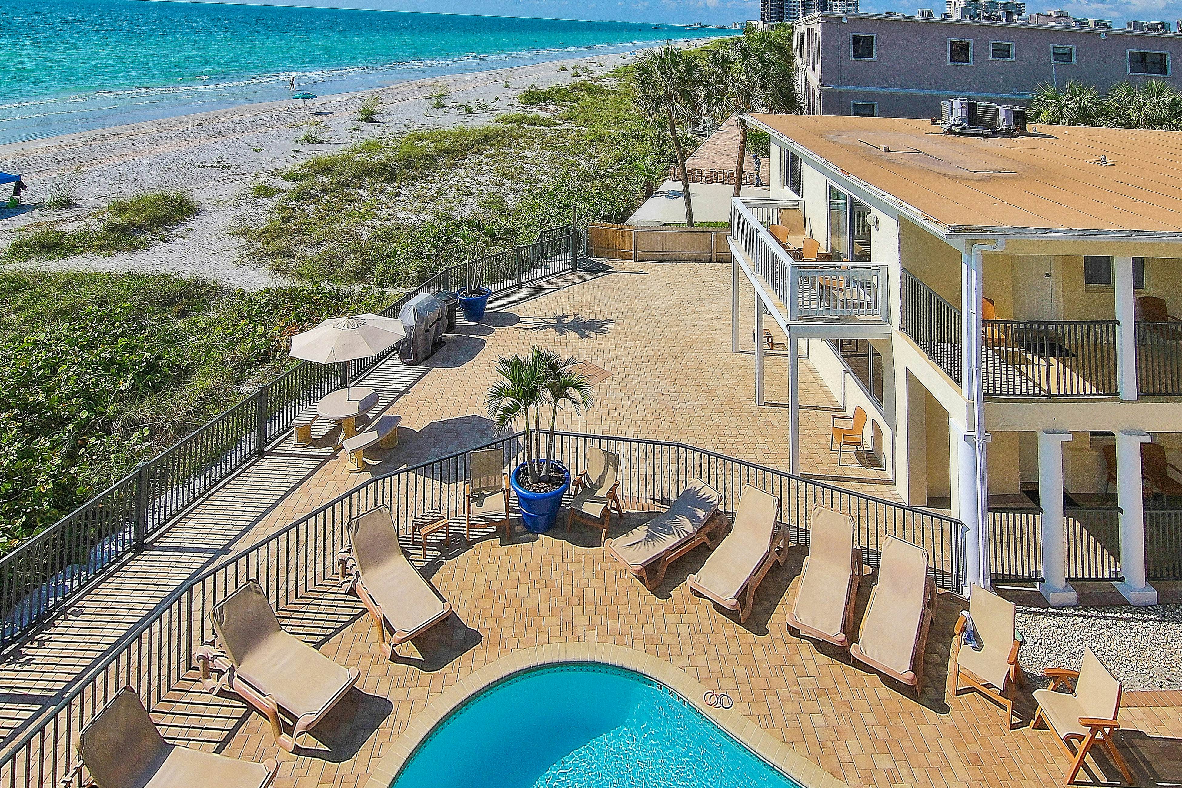 Gulf-front condo with pool, amazing views & central AC - dog-friendly
