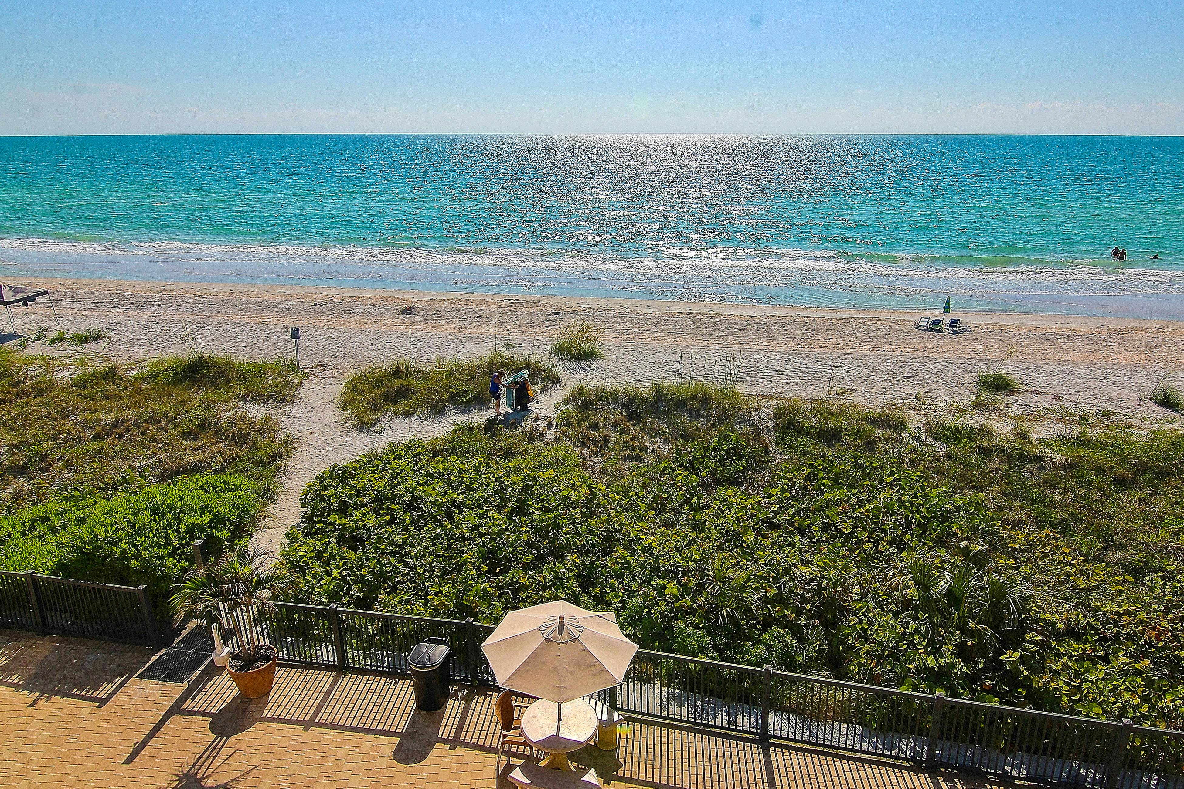 Gulf-front condo with pool, amazing views & central AC - dog-friendly