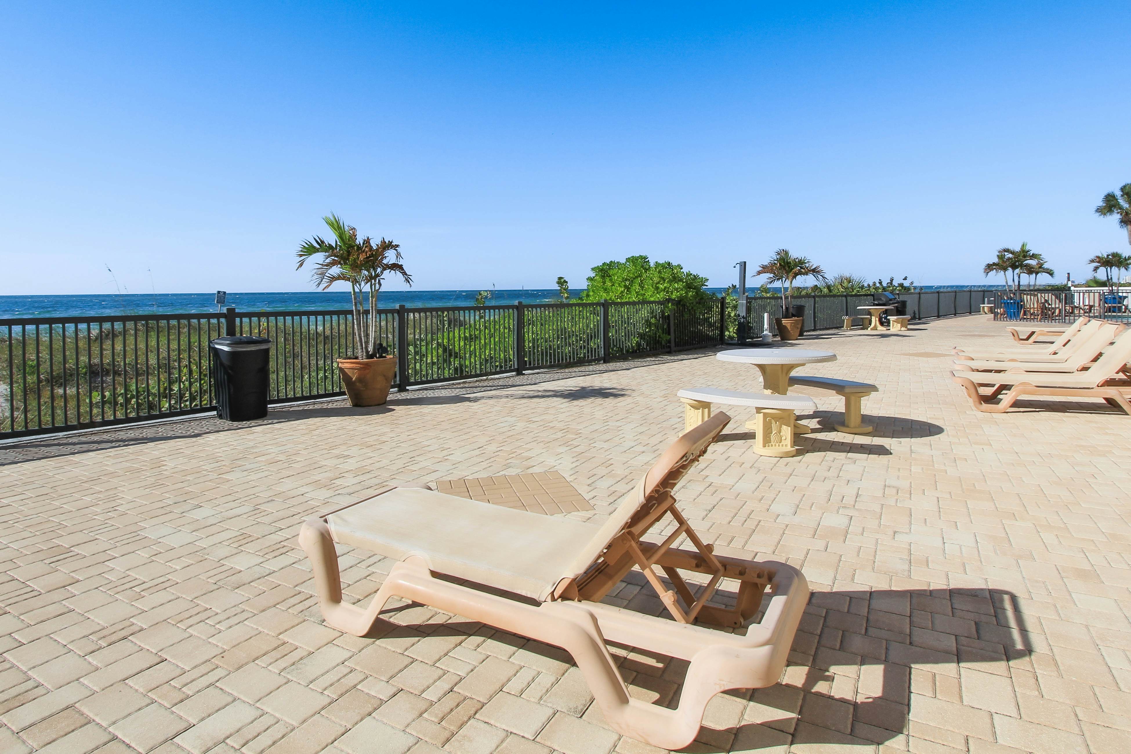 Gulf-front condo with pool, amazing views & central AC - dog-friendly