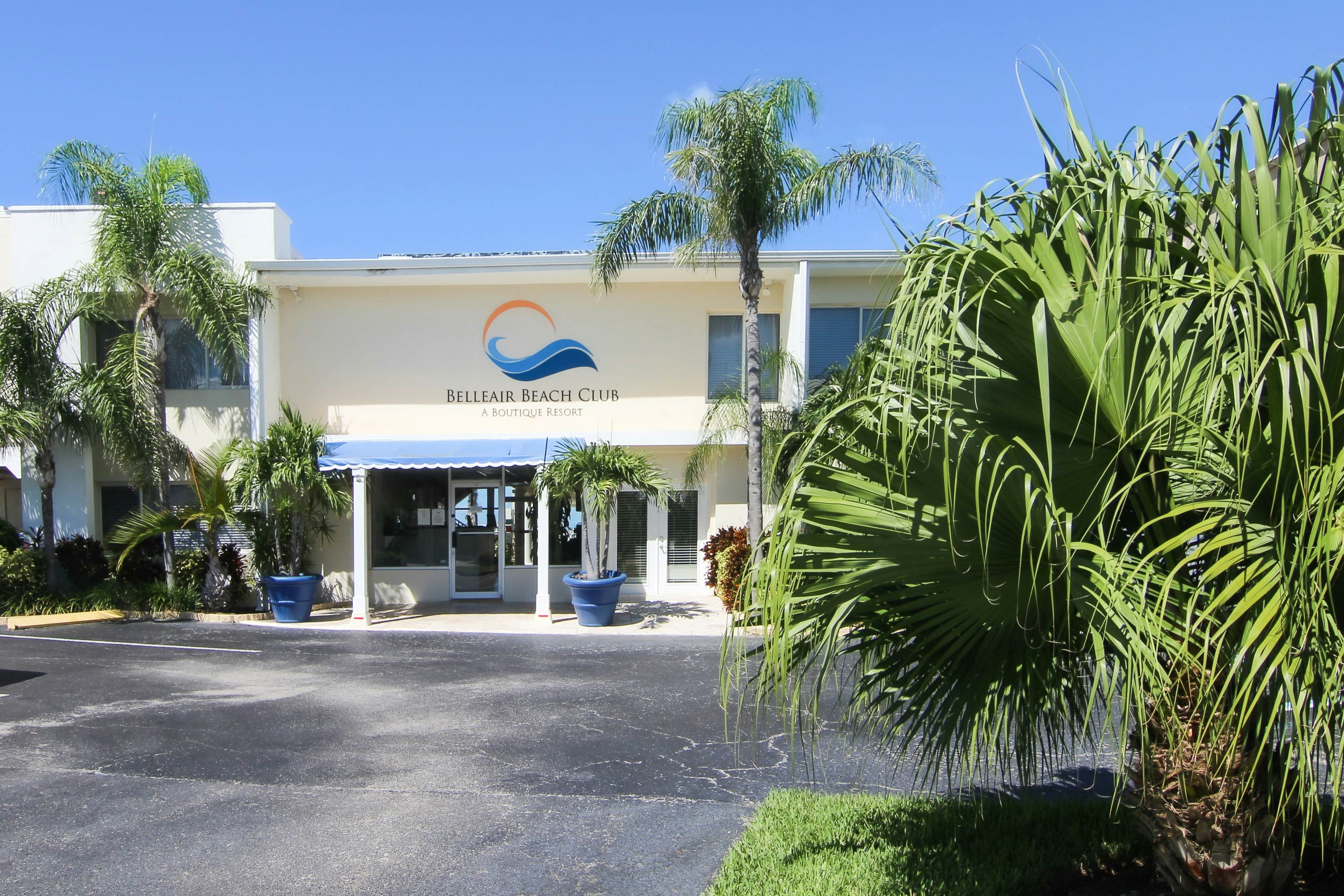 Gulf-front condo with pool, amazing views & central AC - dog-friendly