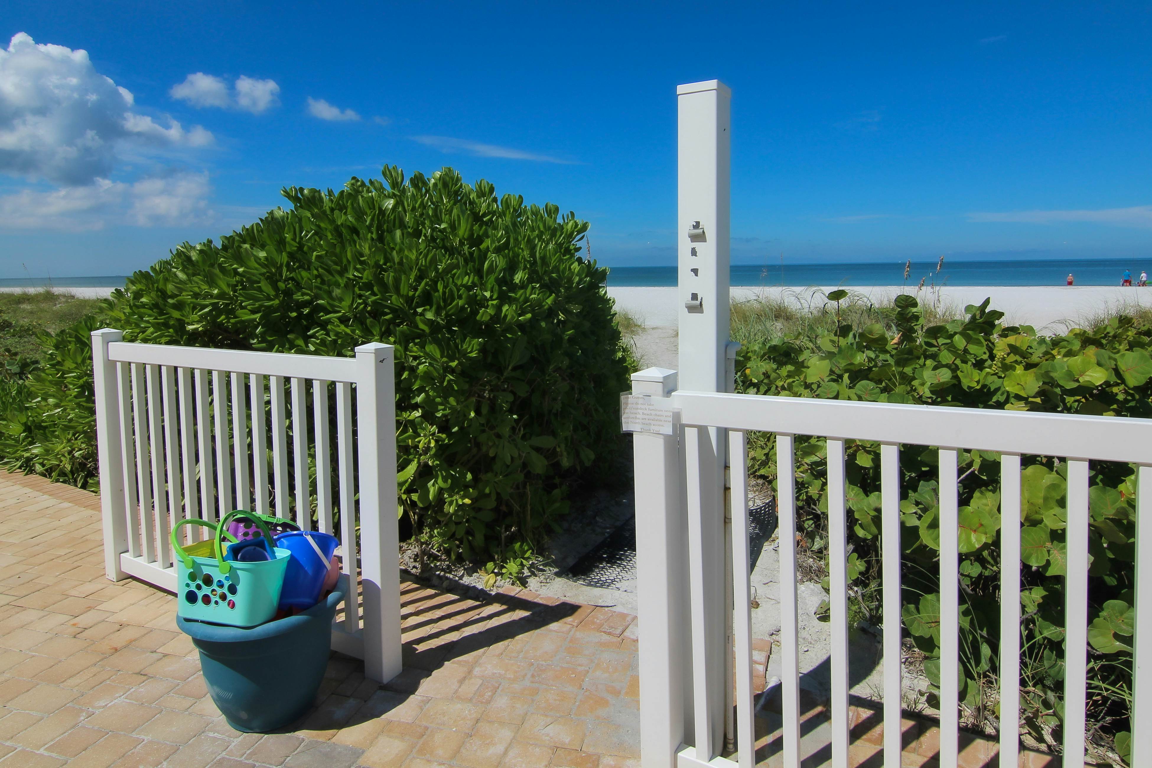 Gulf-front condo with pool, amazing views & central AC - dog-friendly