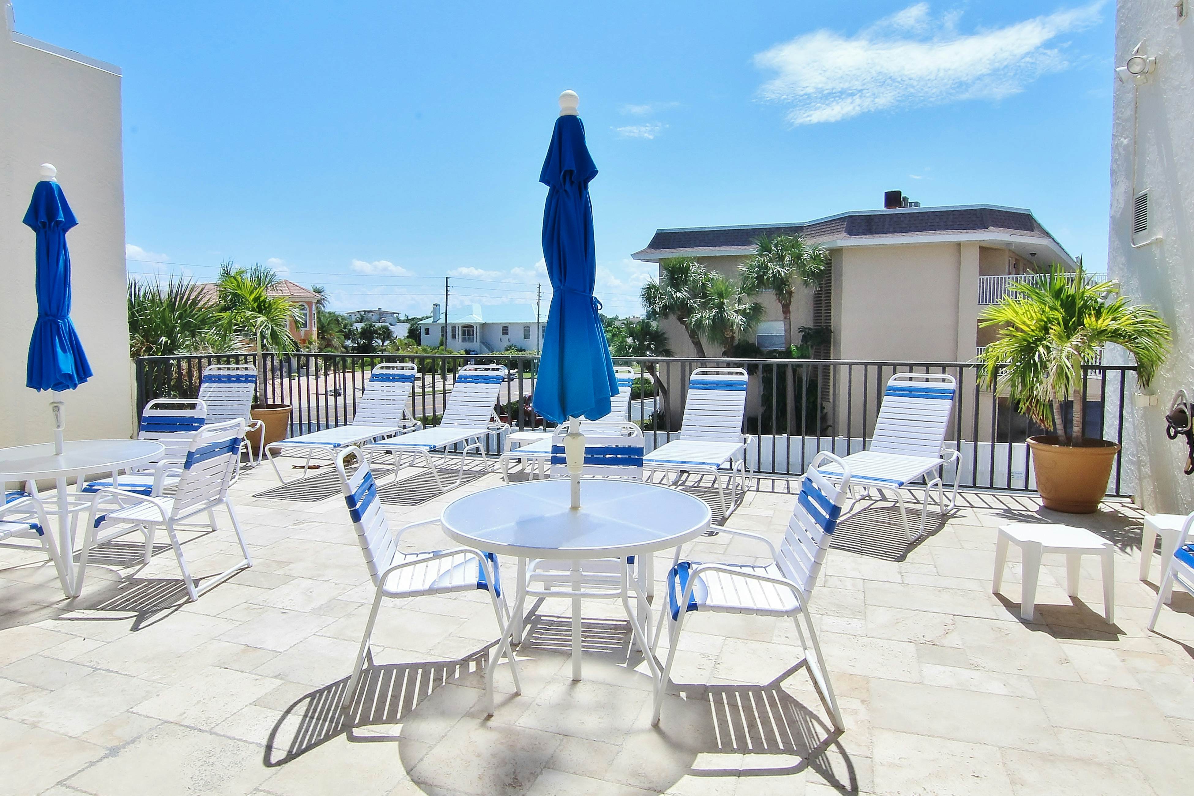 Gulf-front condo with pool, amazing views & central AC - dog-friendly