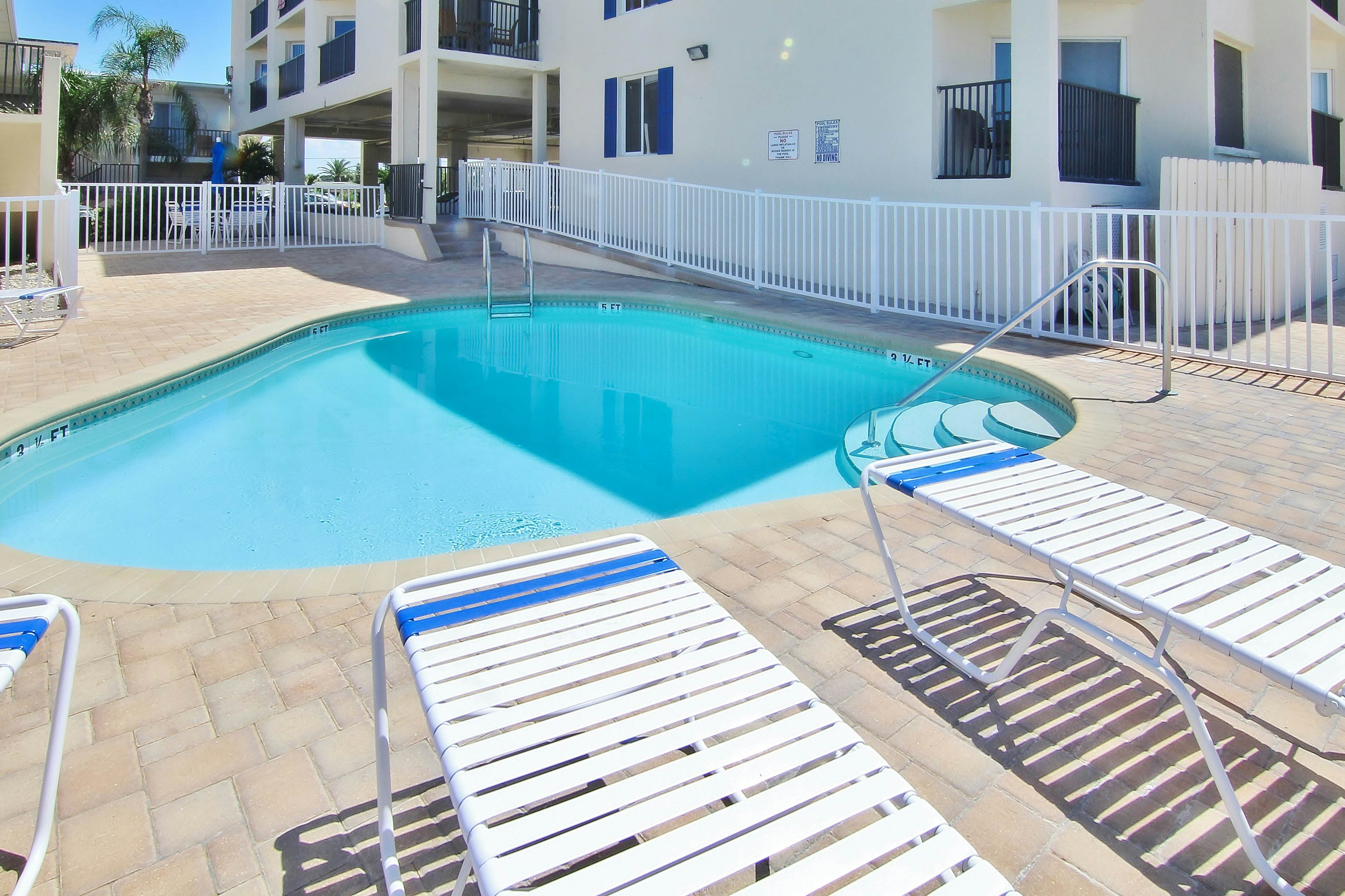 Gulf-front condo with pool, amazing views & central AC - dog-friendly