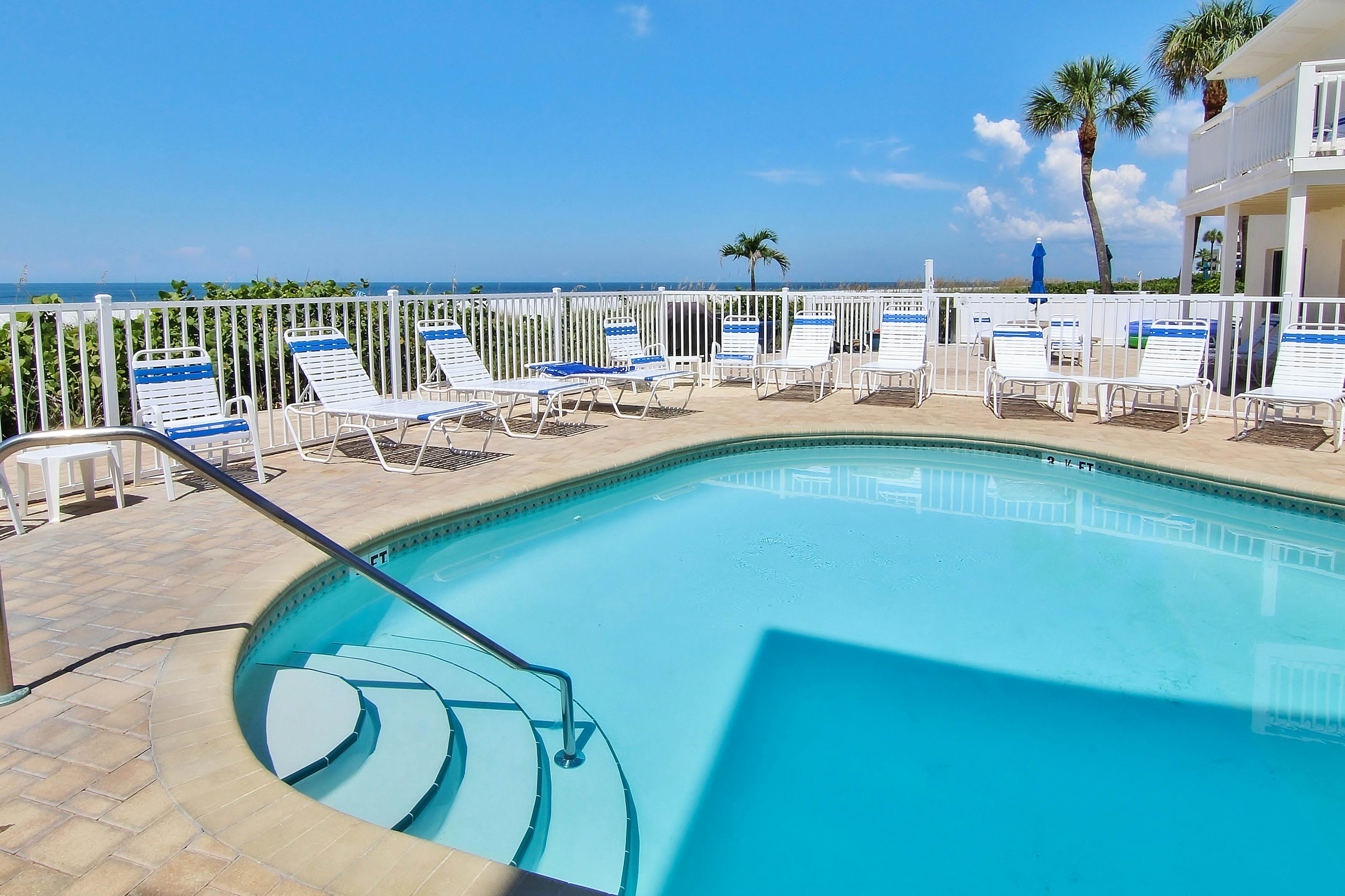 Gulf-front condo with pool, amazing views & central AC - dog-friendly
