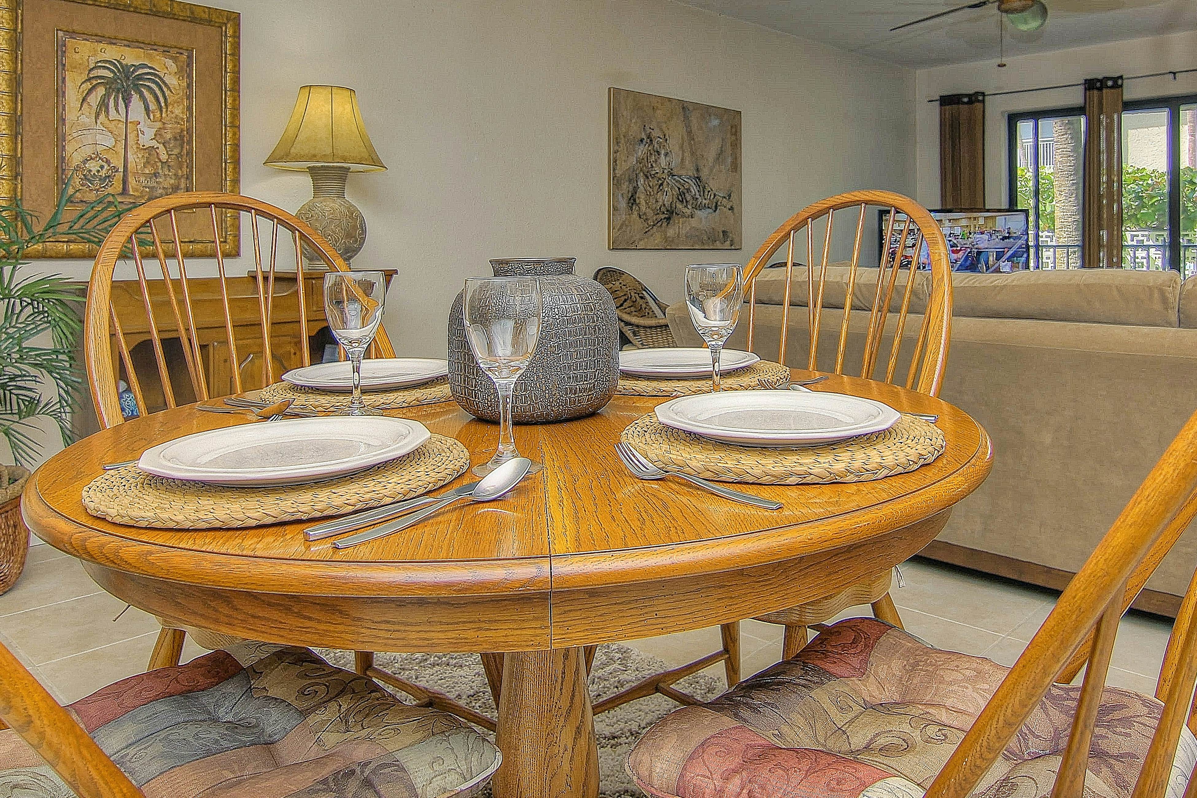 Elegant 1st-floor condo w/private patio, AC, on-site outdoor pool & gas grills