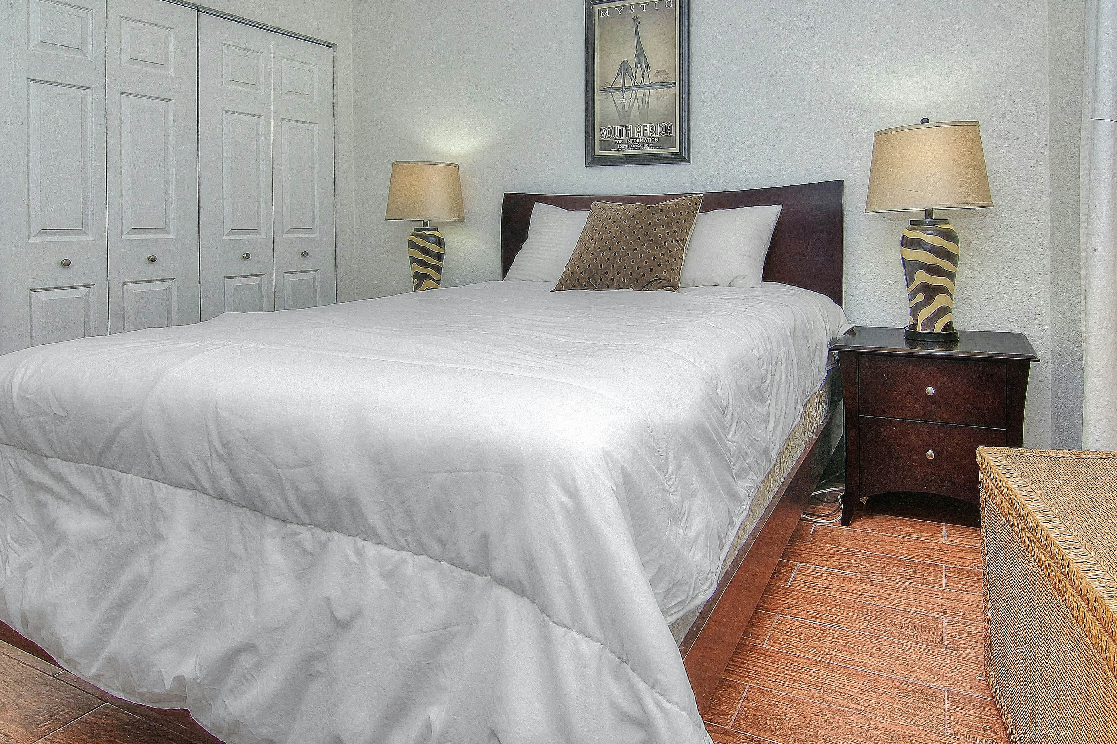 Elegant 1st-floor condo w/private patio, AC, on-site outdoor pool & gas grills