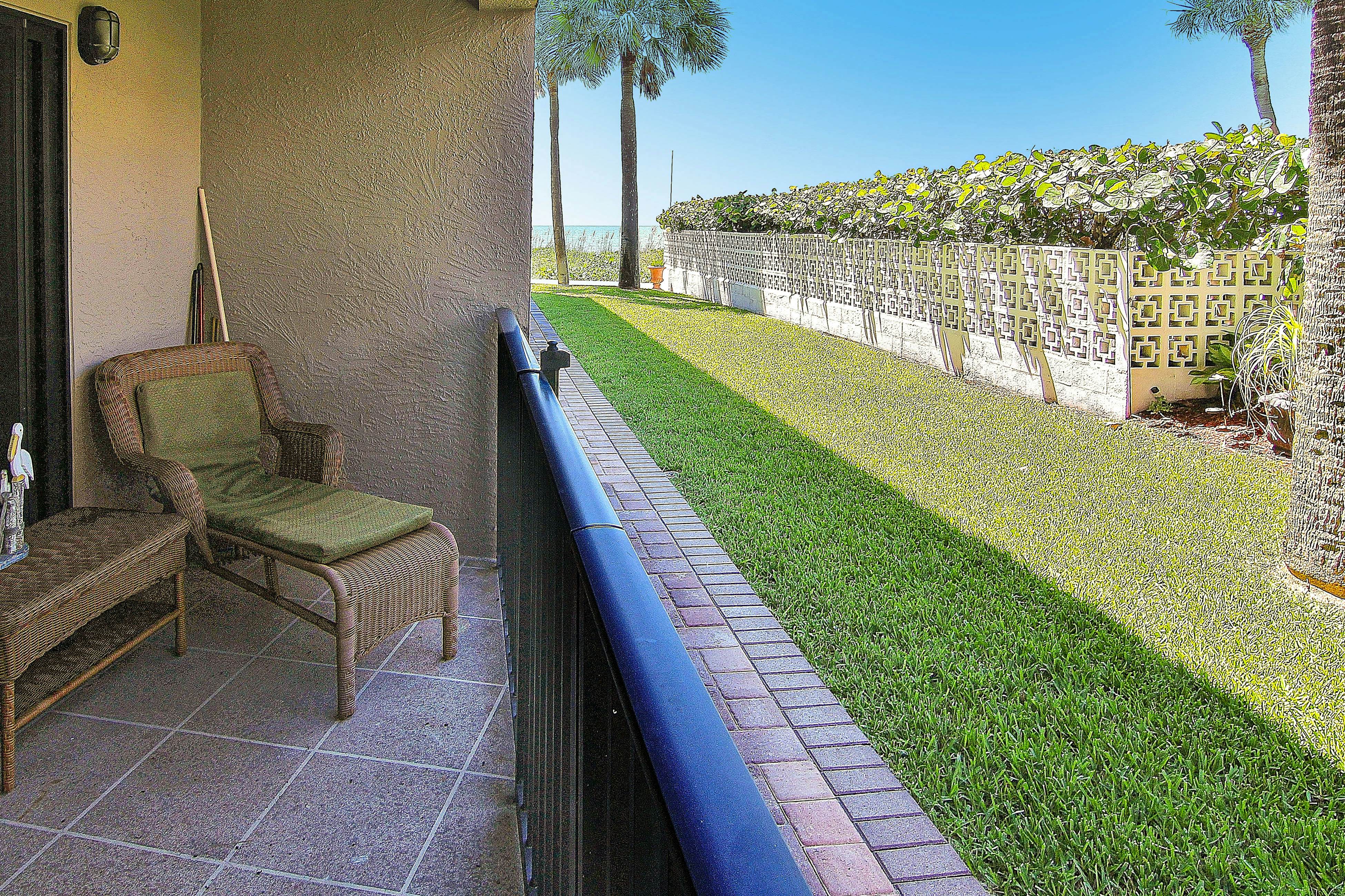 Elegant 1st-floor condo w/private patio, AC, on-site outdoor pool & gas grills